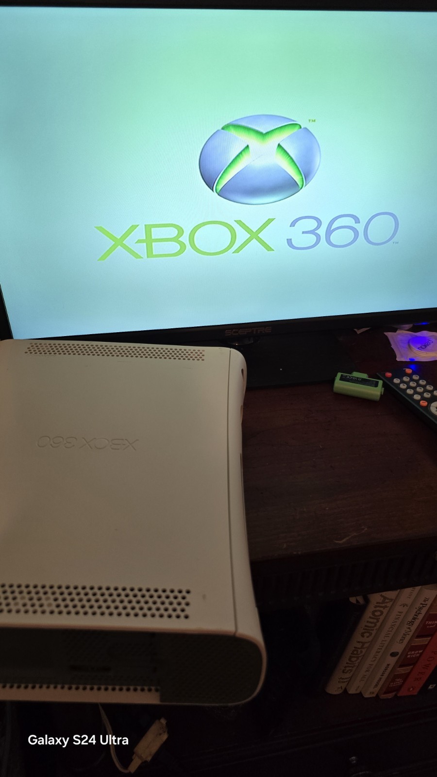 Microsoft Xbox 360 Console NXE White 512MB 1080p NTSC-U/C Dolby w/ AV Cables