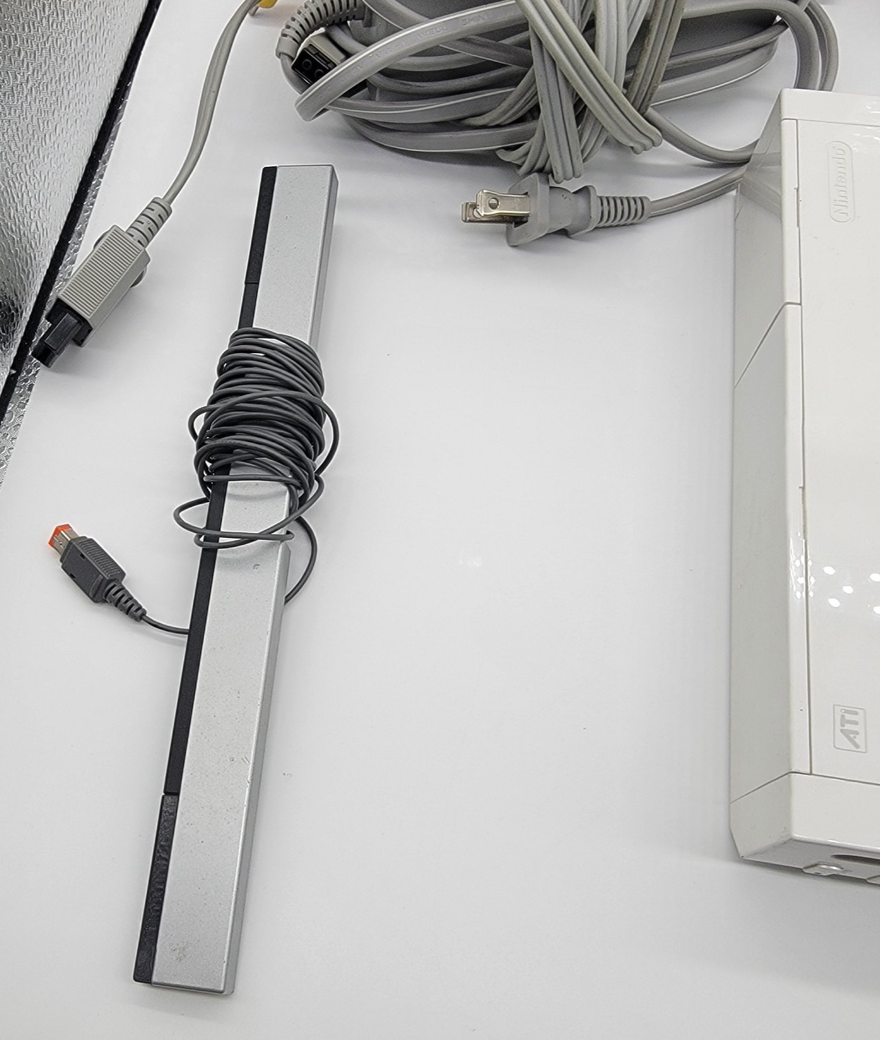 Nintendo Wii Bundle OEM Console Cords Games Sensor Controller RVL-001