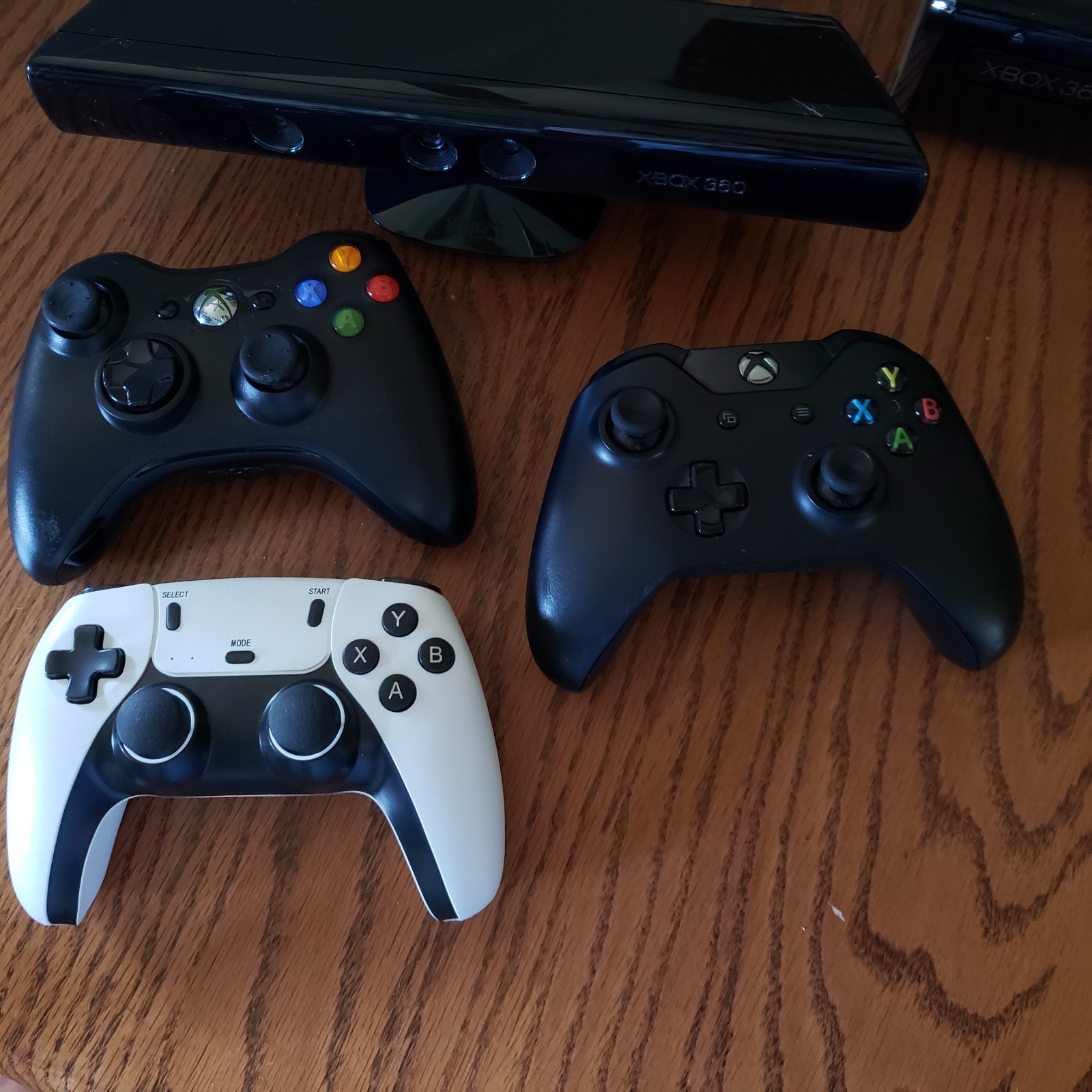 Xbox 360 S ( 1439 ) Bundle