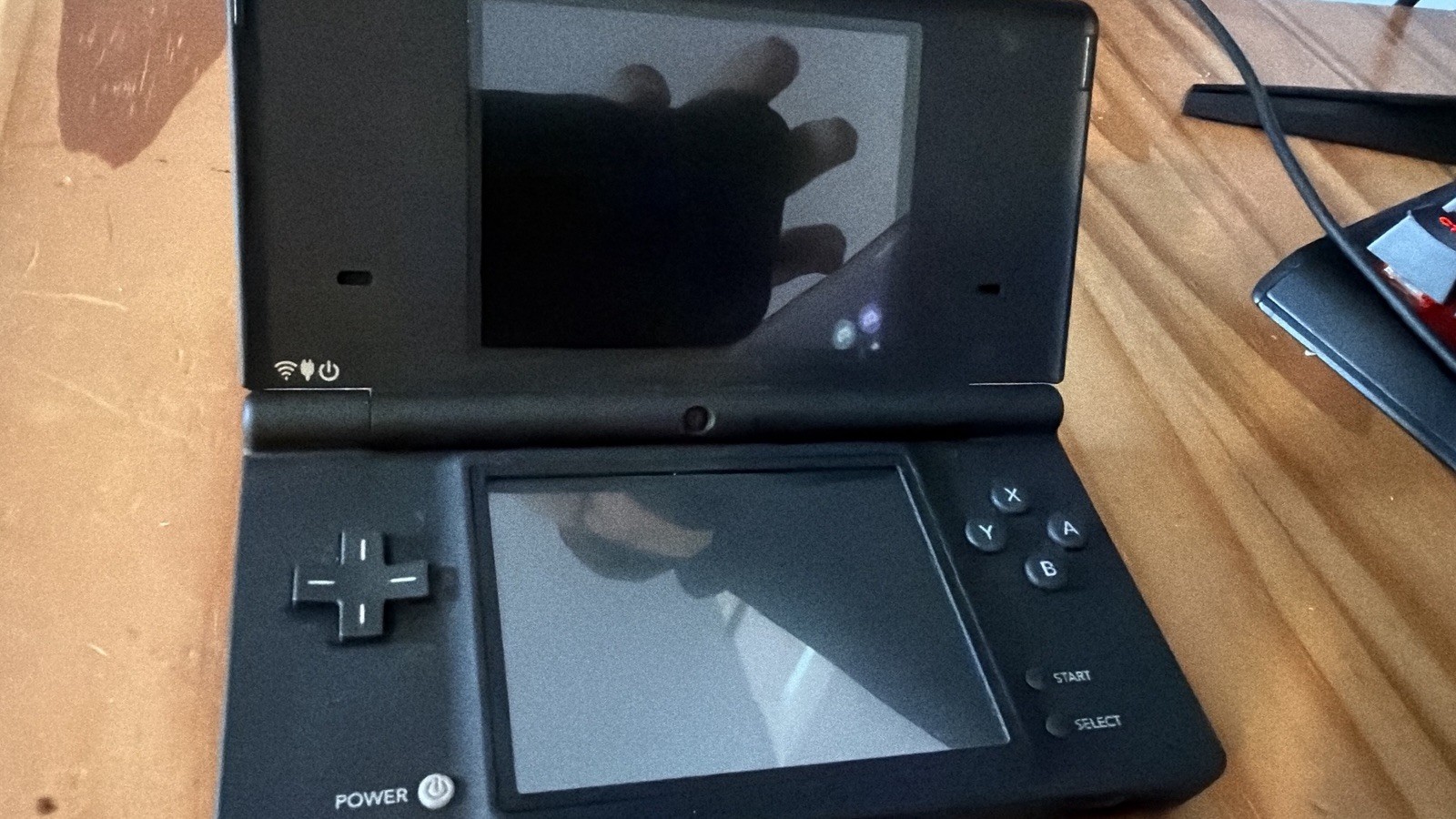 Nintendo DSi Black Handheld Console TWL-001 NTSC-U/C Wi-Fi 256MB