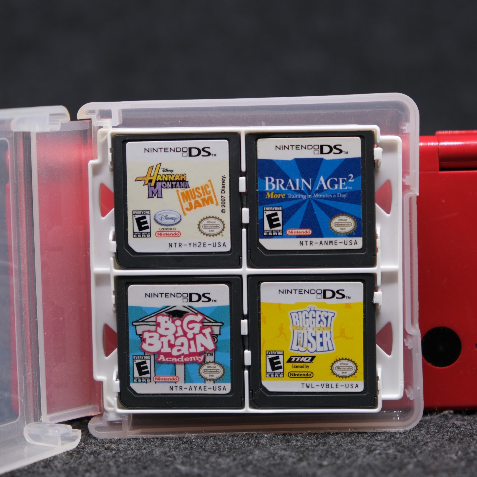 Gloss Red (DSi) TWL-001(JPN) Unlocked – Authentic Yellowed Screen W/Games