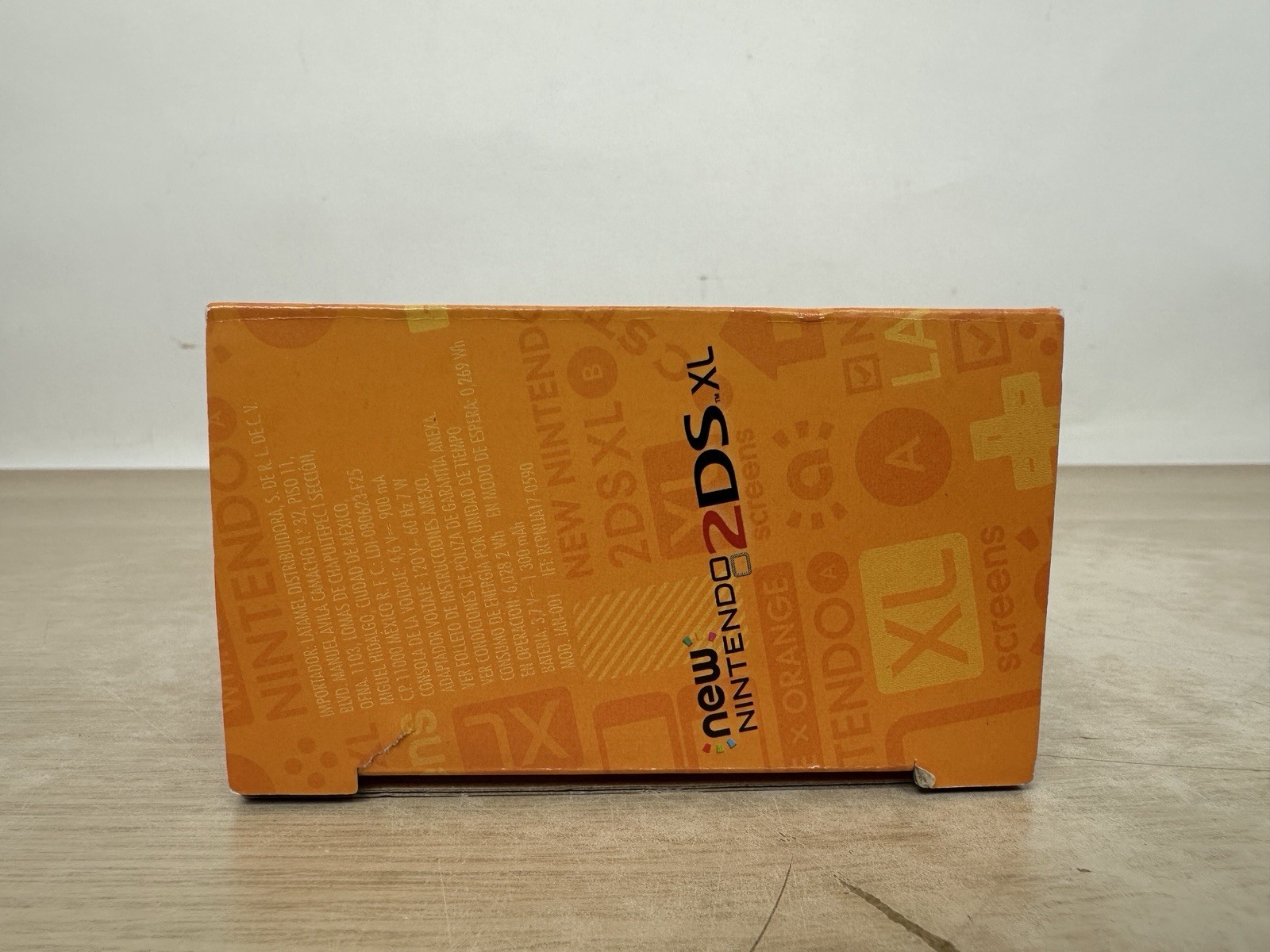 OEM USA Nintendo 2DS XL White & Orange Console System w/ Box, Charger & Inserts