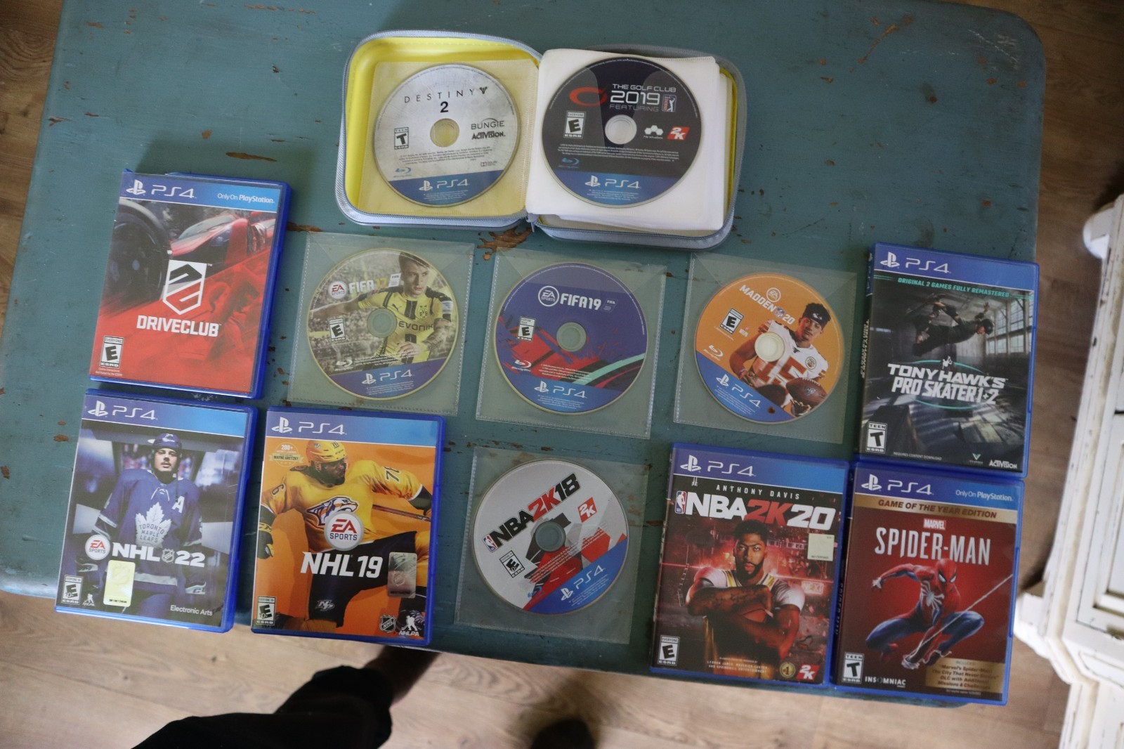 Playstation 4 Pro Bundle w/ 13 Games and 2 controllers
