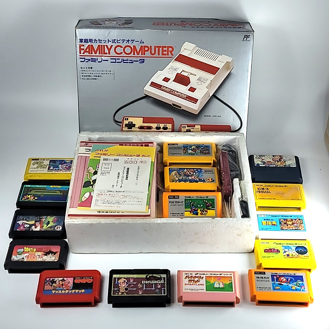 NINTENDO FAMICOM CONSOLE HVC-001 BOX & MANUAL & 1５GAMES From Japan 2407100001