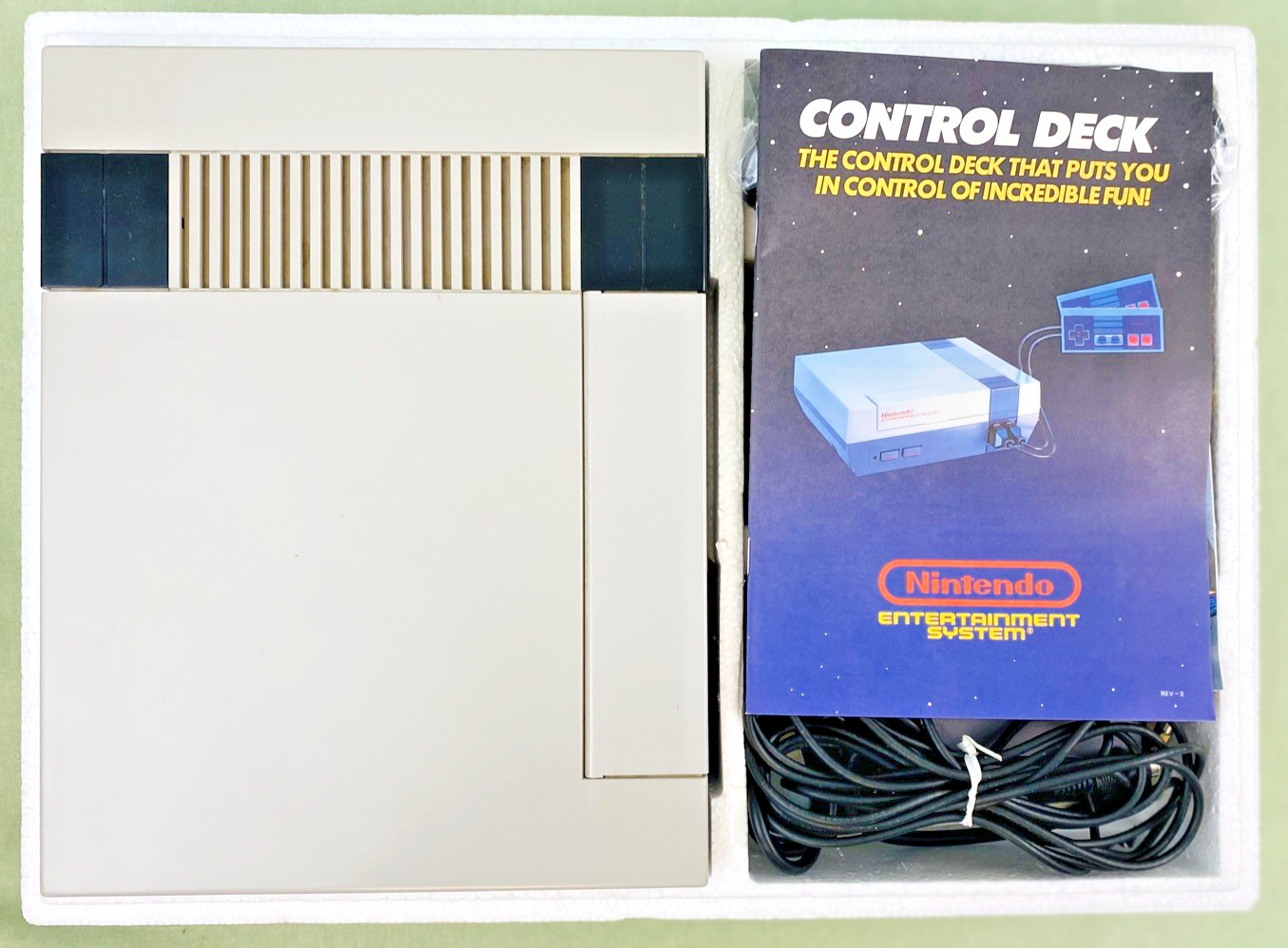VTG. 1987 NES Nintendo Control Deck w/ Manual, Poster, Controllers & Accessories