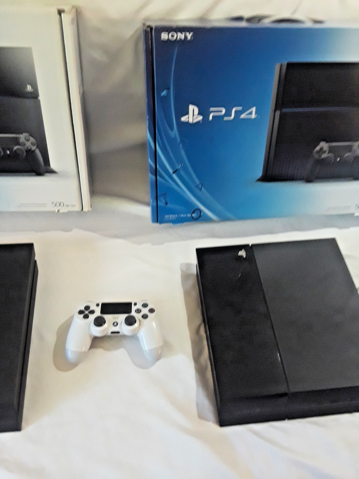 Sony Playstation PS4 CONSOLE LOT x 3 w/ original Boxes + controllers, camera