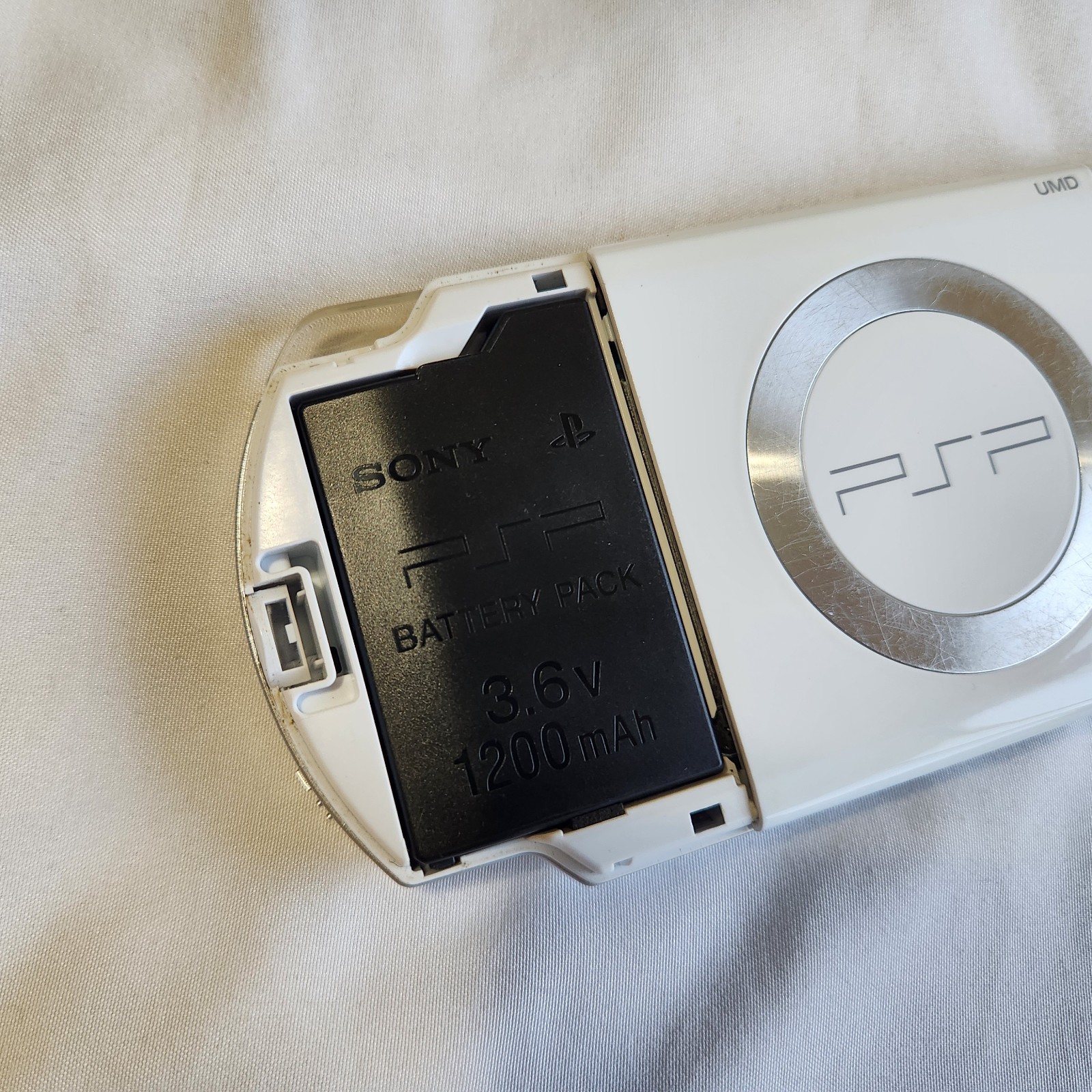 Sony PlayStation PSP-2001 Limited Ed. Star Wars Darth Vader White Bundle 2 Games