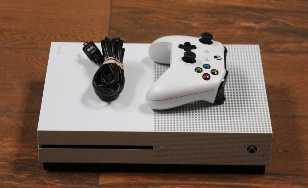(RI3) Microsoft Xbox One S 500GB Video Game Console – White