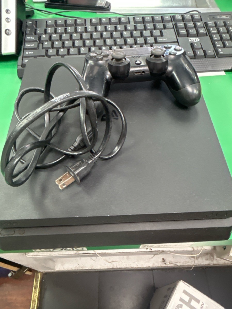 SONY PLAYSTATION 4 GAME SYSTEM (E13007246)