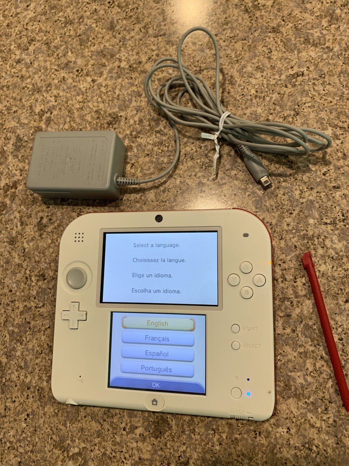 Nintendo 2DS Handheld Game Console 4GB FTR-001 Red White Works with stylus