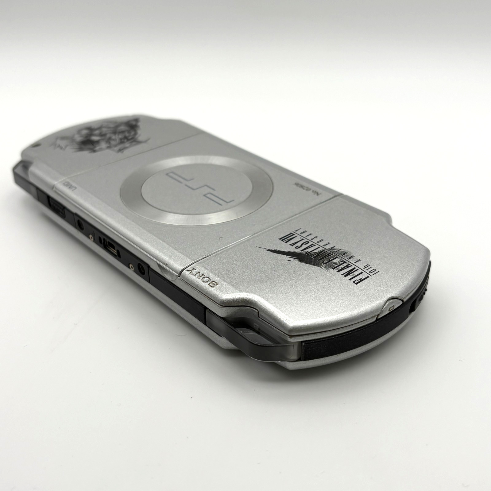 Sony PSP-2000 Final Fantasy Ⅶ Crisis Core 10th Anniversary Limited Console