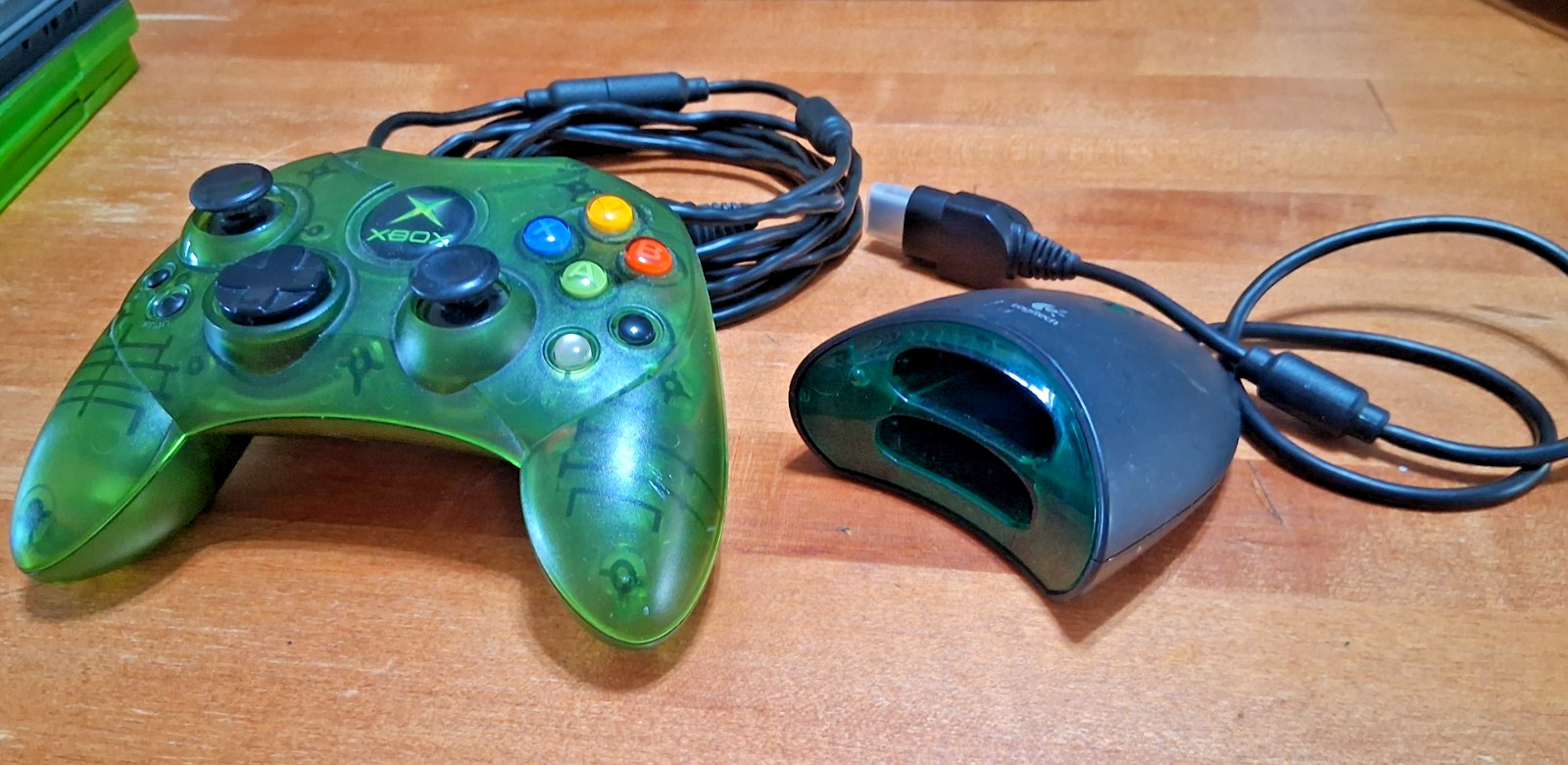 Original XBOX in working condtion Counsle, cables, a controller, 12 Games