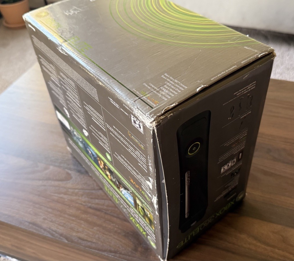 Xbox 360 Elite 120 gb – COMPLETE IN BOX – (New Thermal Paste) w/ Controller