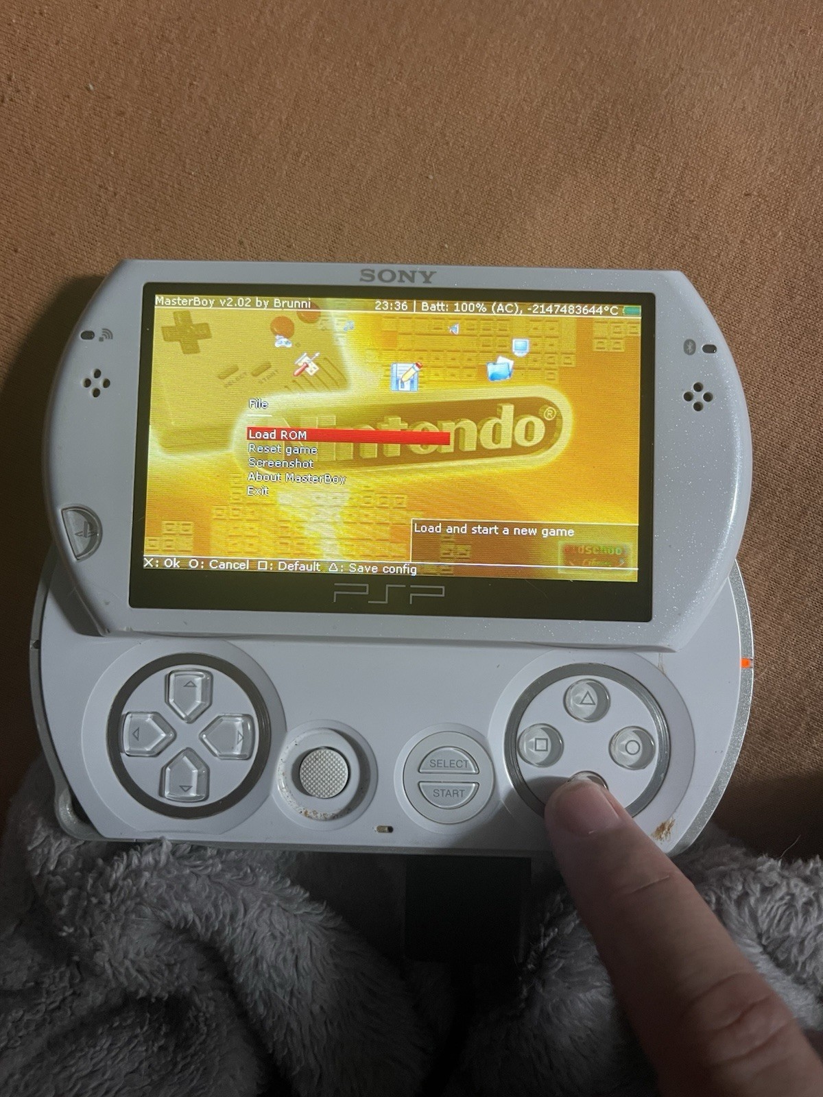 Sony PSP Go PSP-N1001 White 6870MB Wi-Fi Handheld Console *see description* SALE
