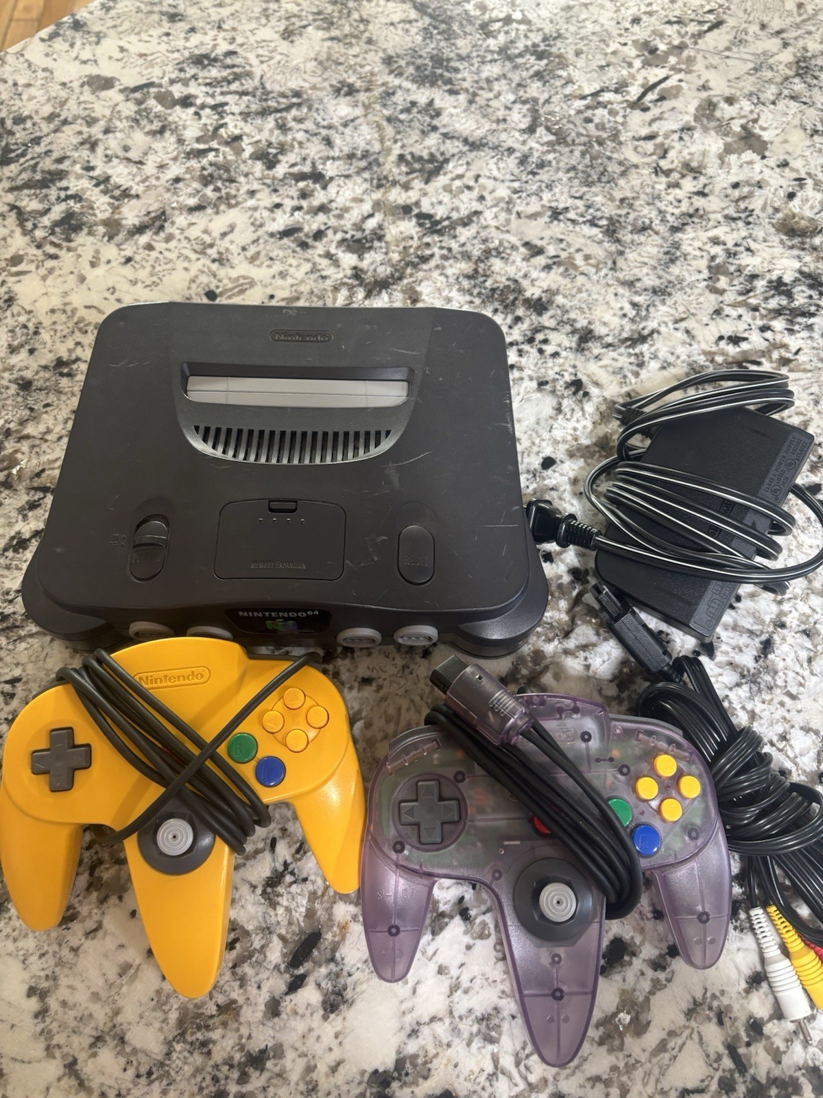 Nintendo 64 Console Bundle, 2 Controllers, Cables – TESTED