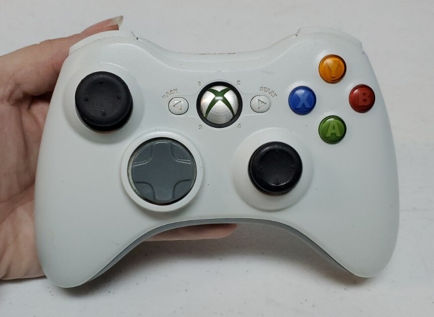 Microsoft Xbox 360 Slim 4GB Console w/Hookups, OEM Controller & 12 Games *READ*