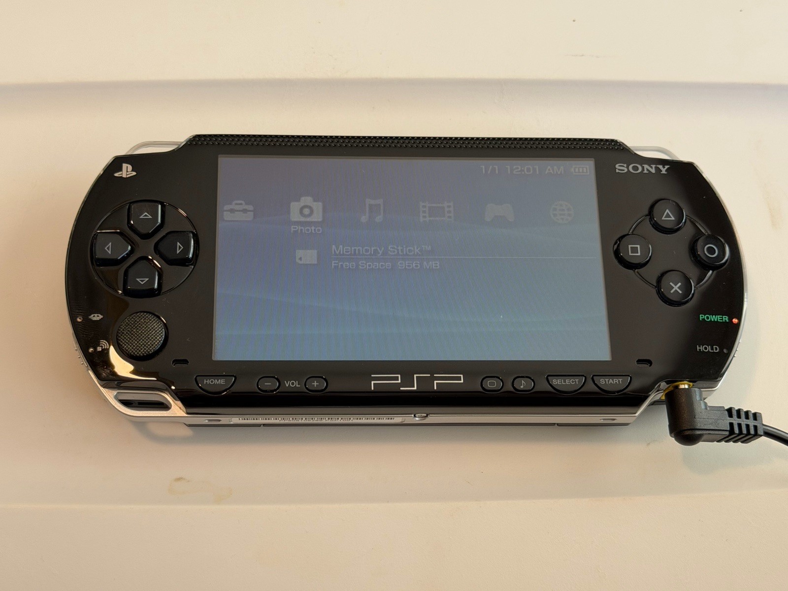 Sony Playstation Portable PSP PSP-1001 Console Black W/ OEM Battery & Mem Card