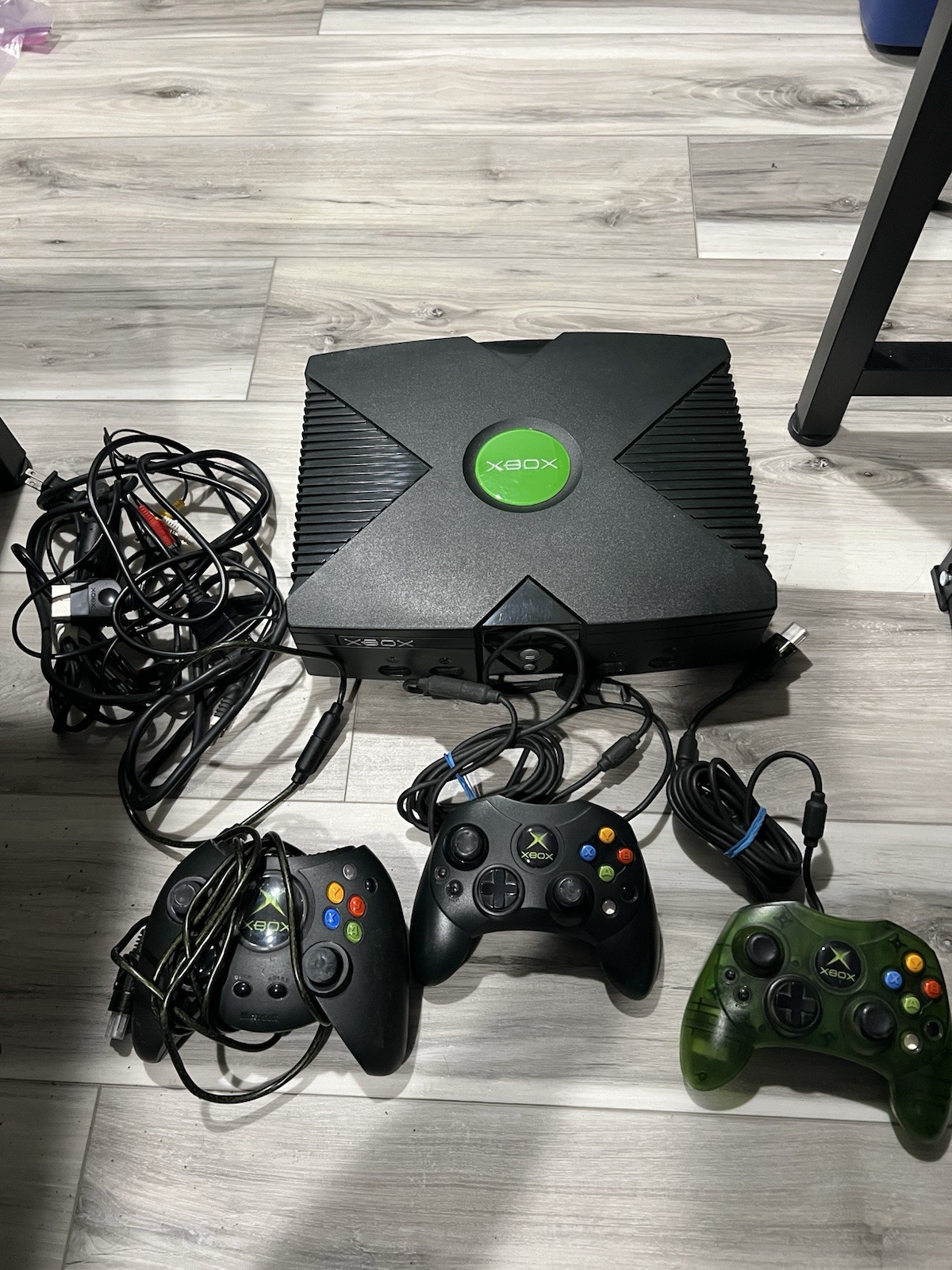 Microsoft Xbox – Black + 3 Controllers