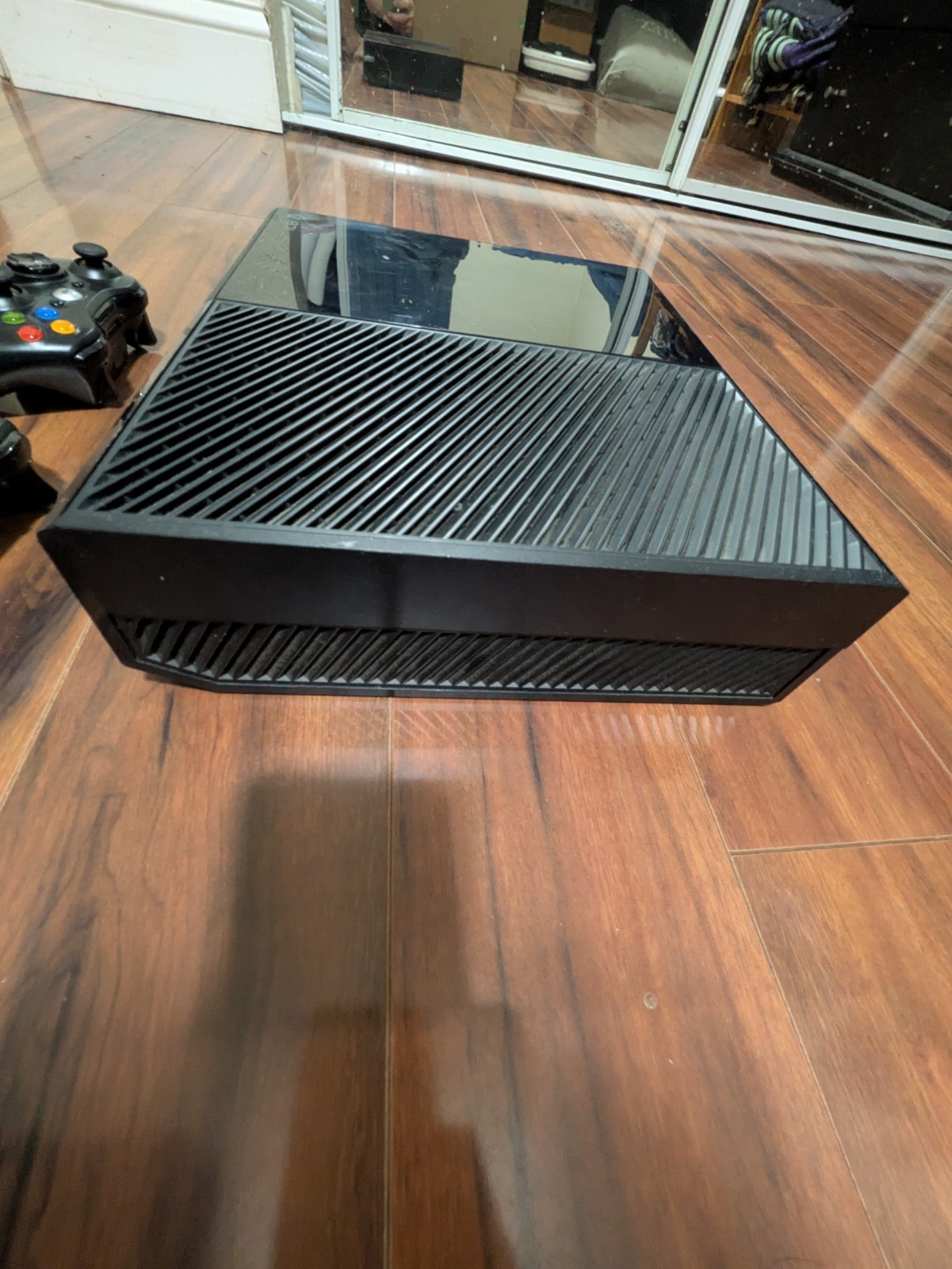 Microsoft Xbox One 500GB Console – Black With 2 Controllers And Power Cable