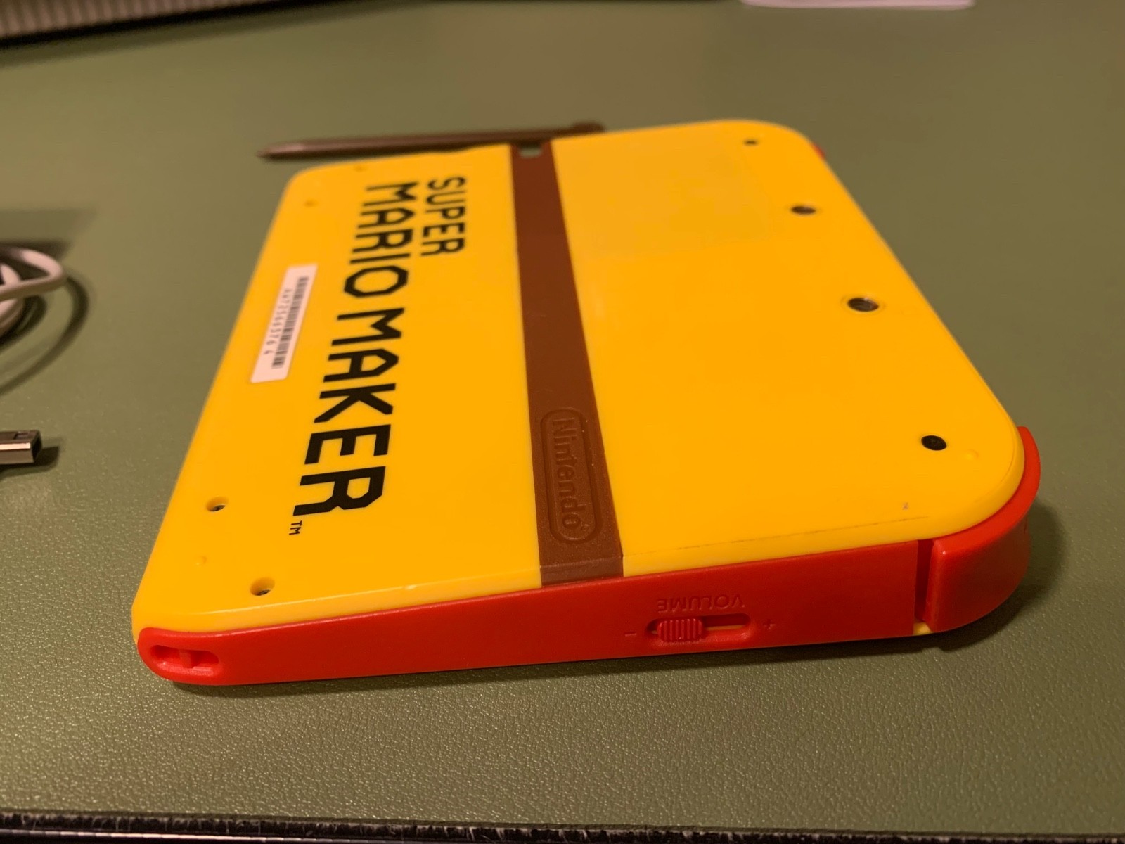Nintendo 2DS Super Mario Maker System Yellow and Red W/ Charger