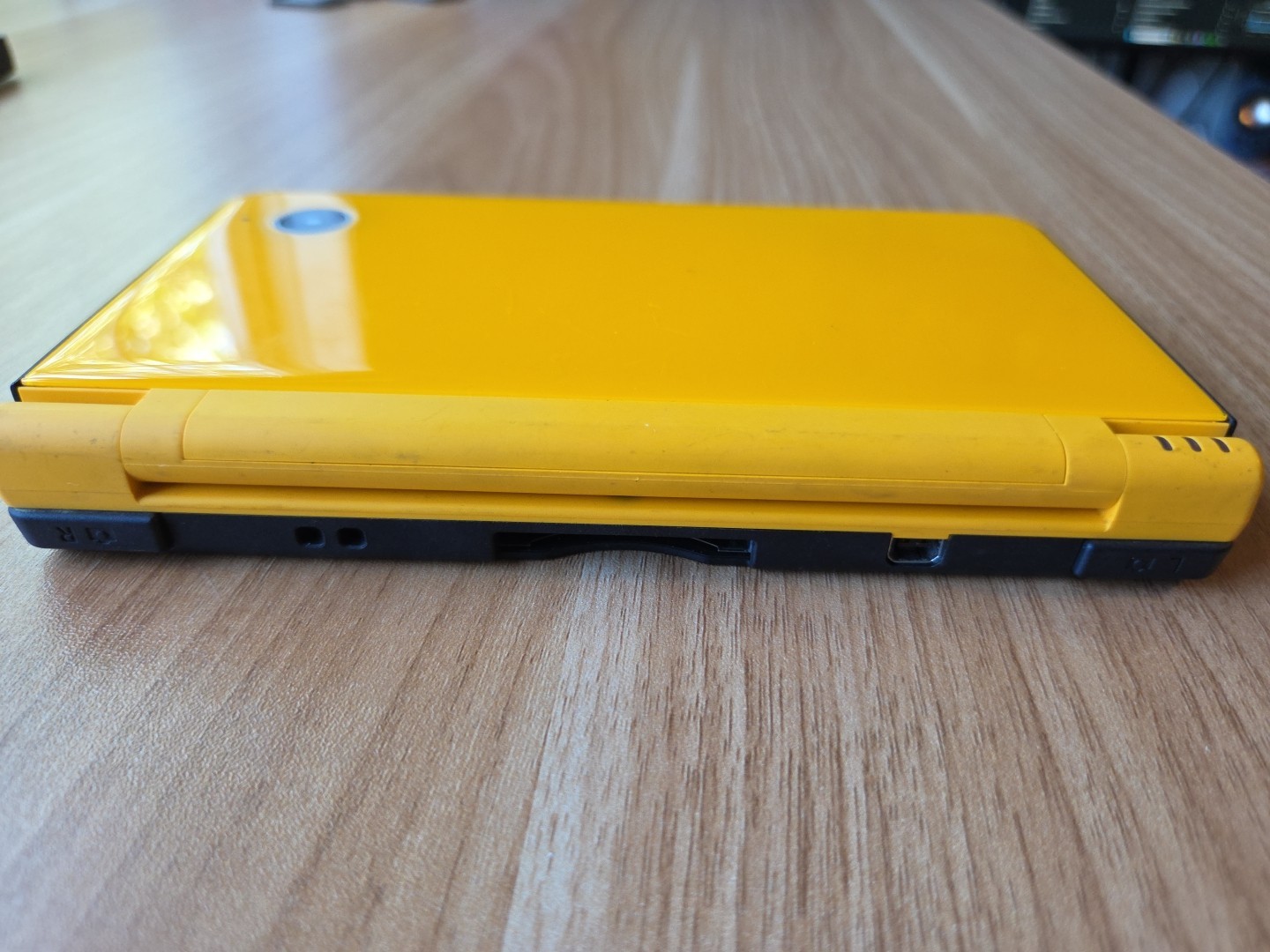 Nintendo DSi LL XL Yellow Console Japan W/charger US SELLER