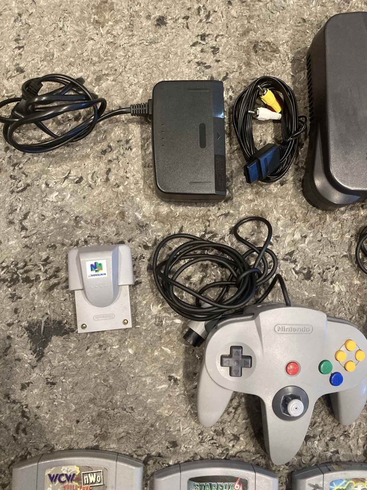Nintendo 64 N64 With 2 Controllers Games Rumble *read Description *