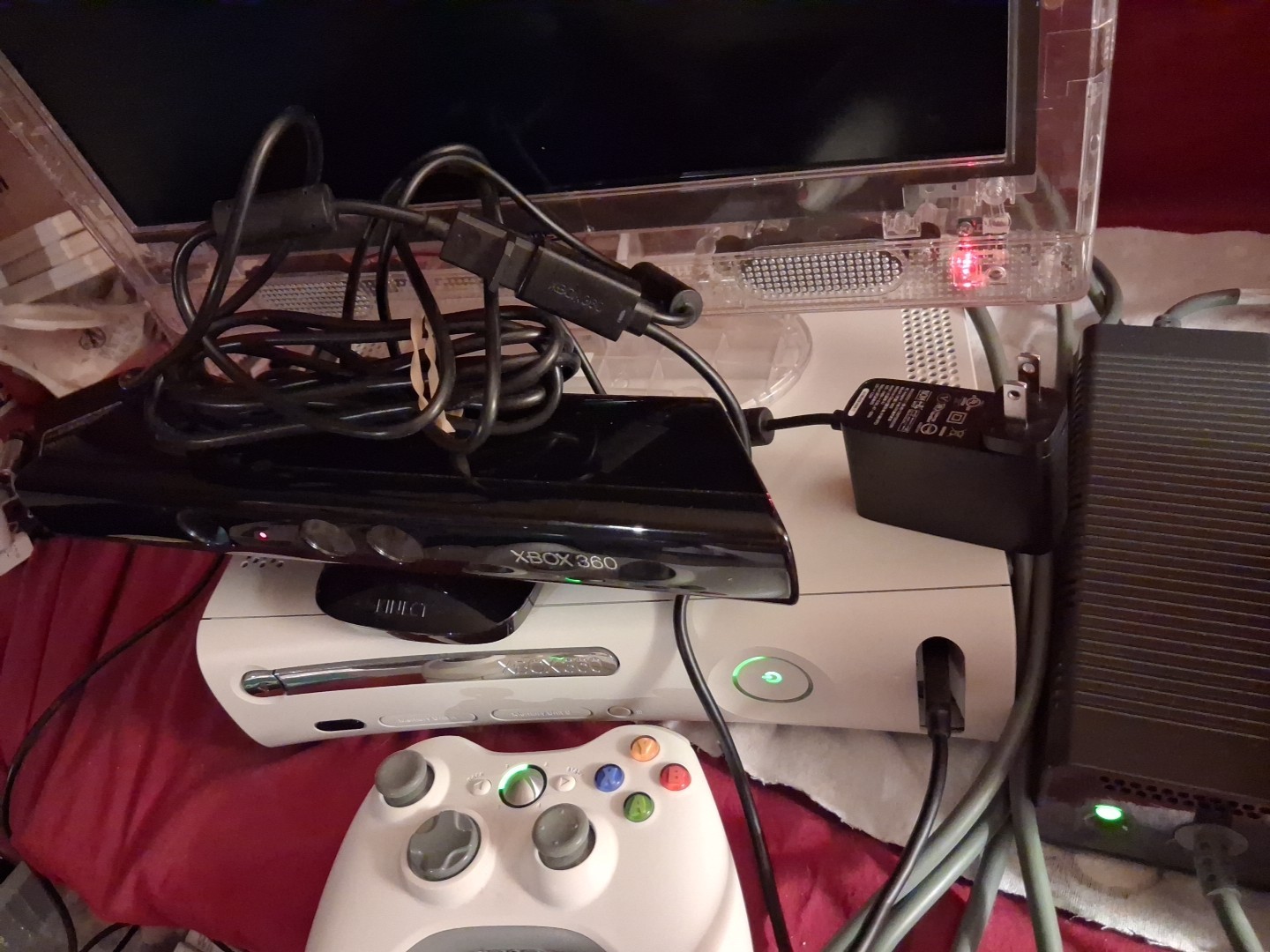 XBox 360 Pro White Console W/kinect Sensor 2 Controllers Play&charge Set In Box