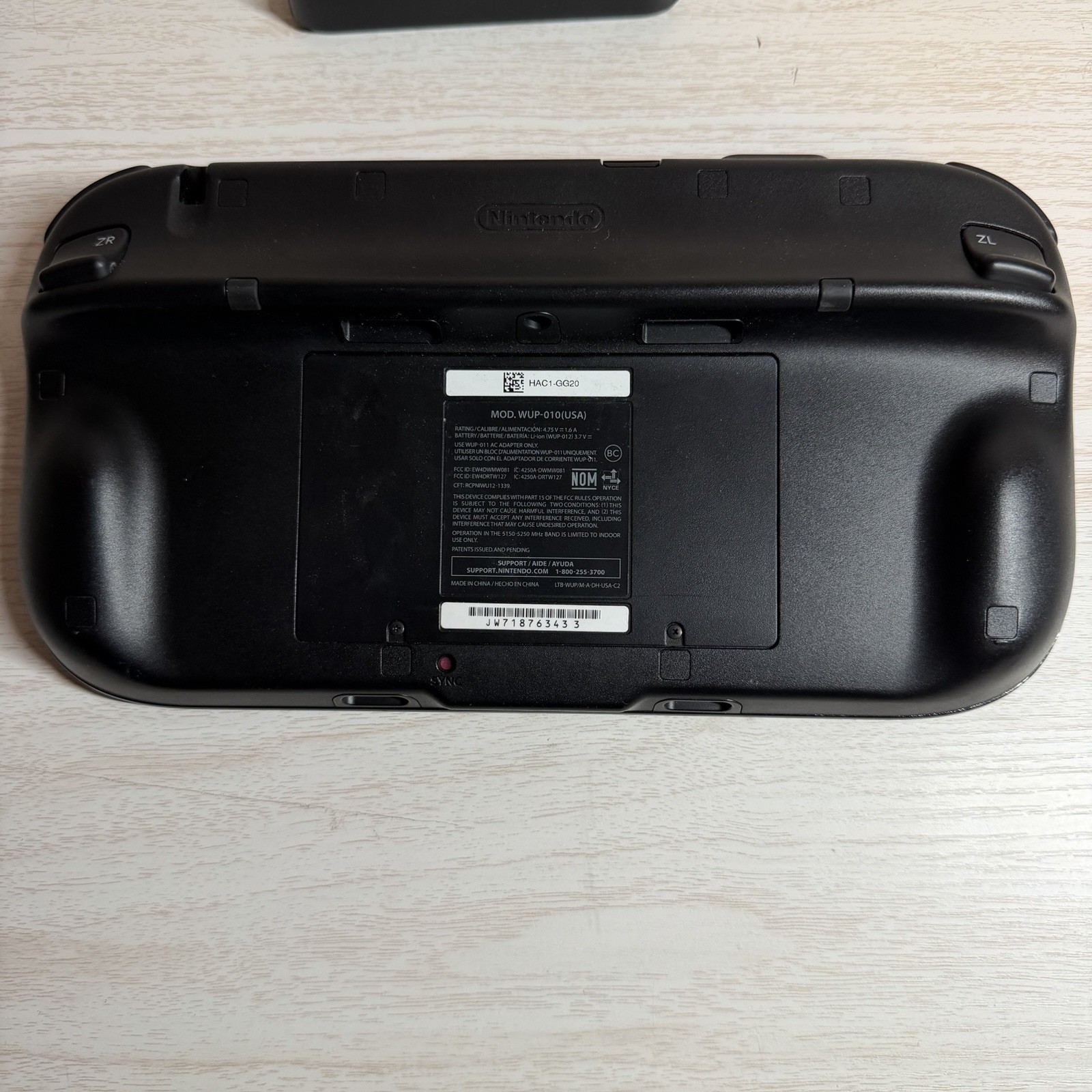 Nintendo Wii U Deluxe 32GB Handheld System – Black WUP-101(02) w/ Pro Controller