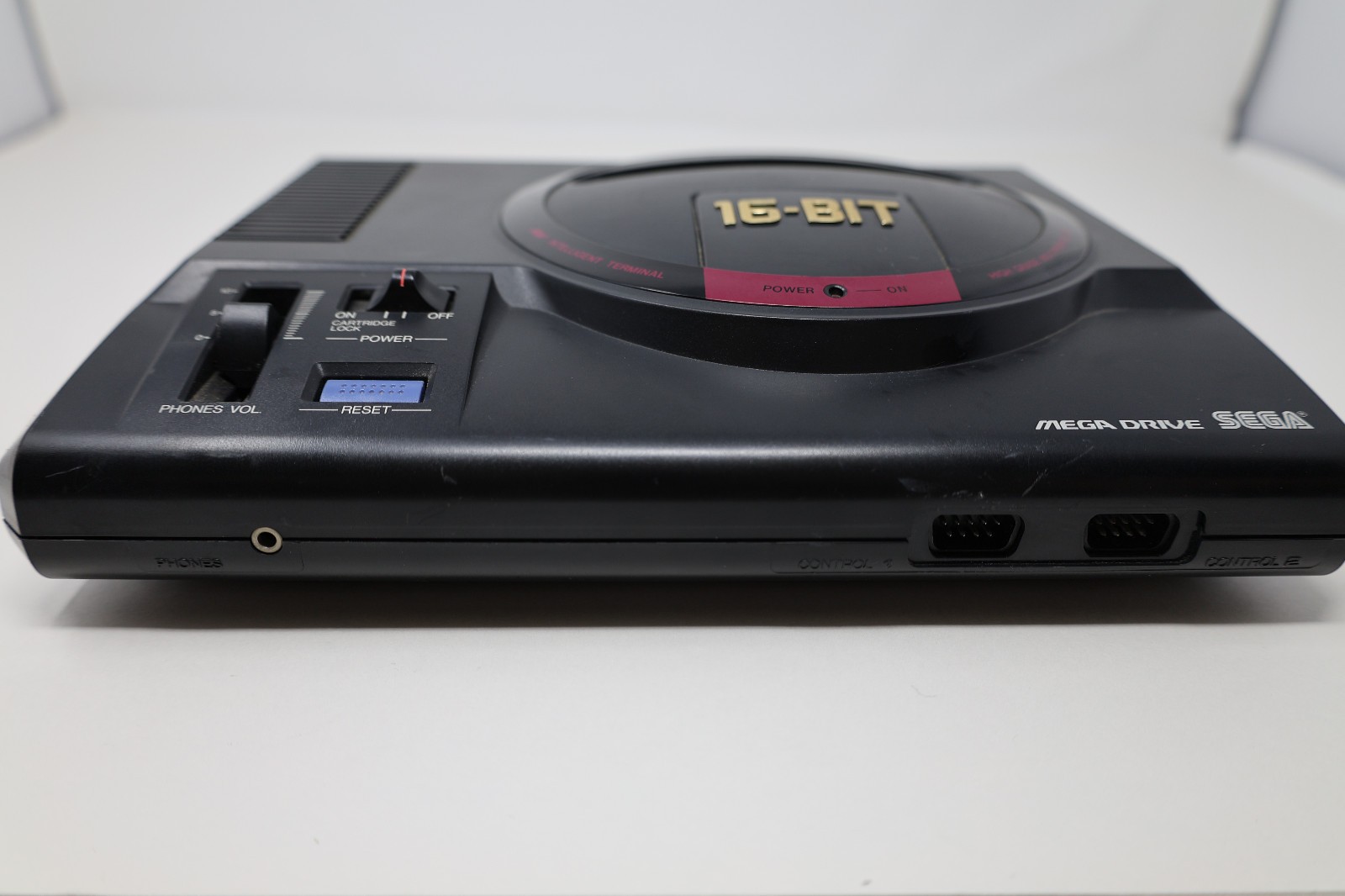SEGA Mega Drive Console HAA-2510 Japan *US Seller* *works*
