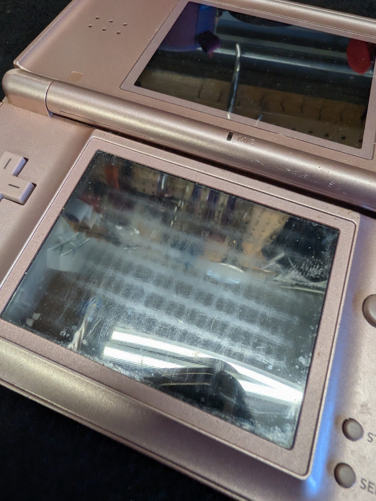 Nintendo DS Lite Video Game Console – Metallic Rose *BROKEN/PARTS ONLY*