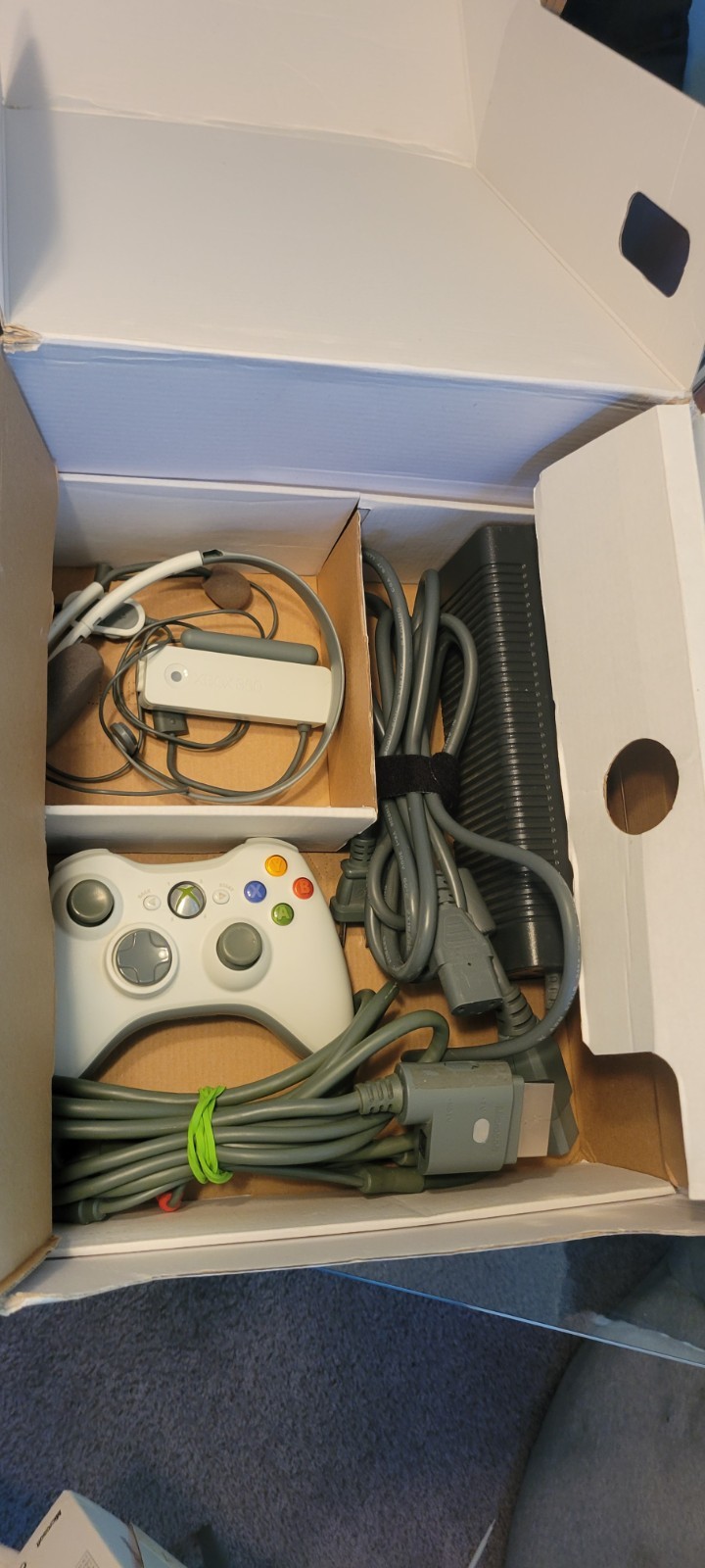 Xbox 360 Pro console 60 GB ,bundled : Kinect Camera,Cabela’s Dangerous Hunts