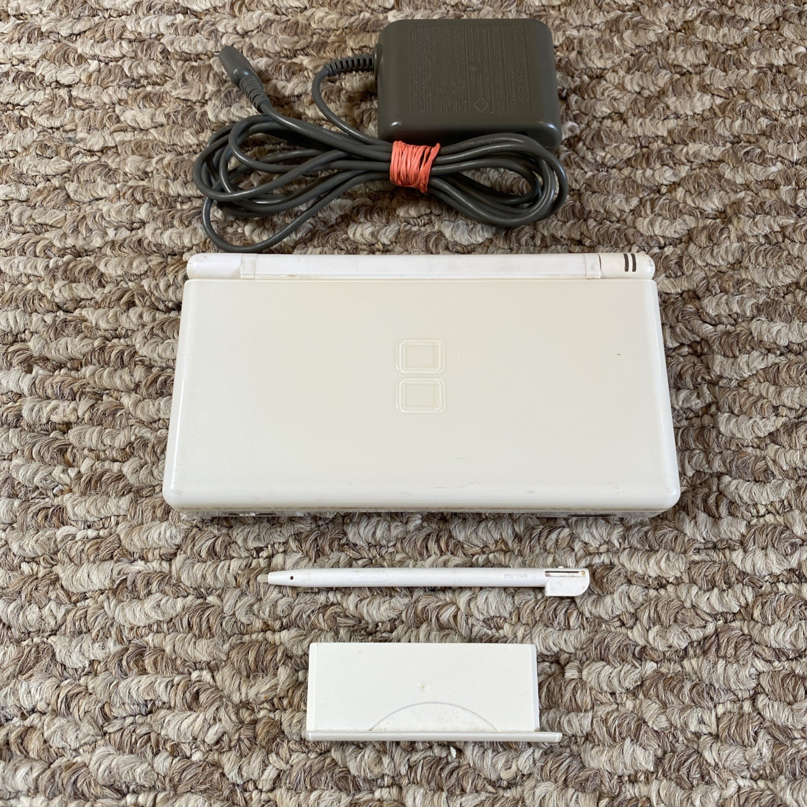 Nintendo DS Lite Polar White Handheld System WITH CHARGER AND STYLUS OEM