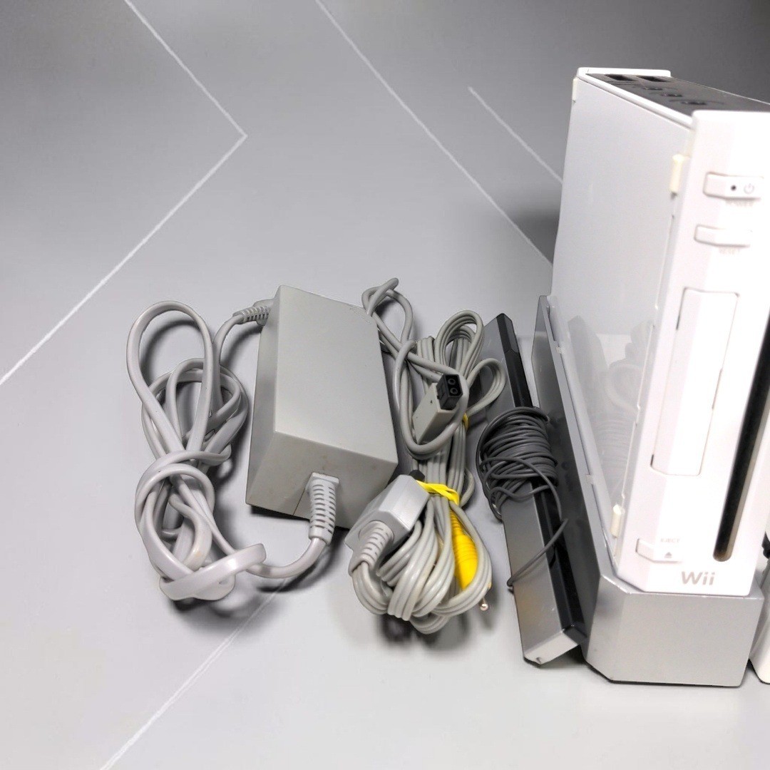 VTG 2006 Nintendo Wii RVL-001 Console Bundle White GameCube Ports 3 Games