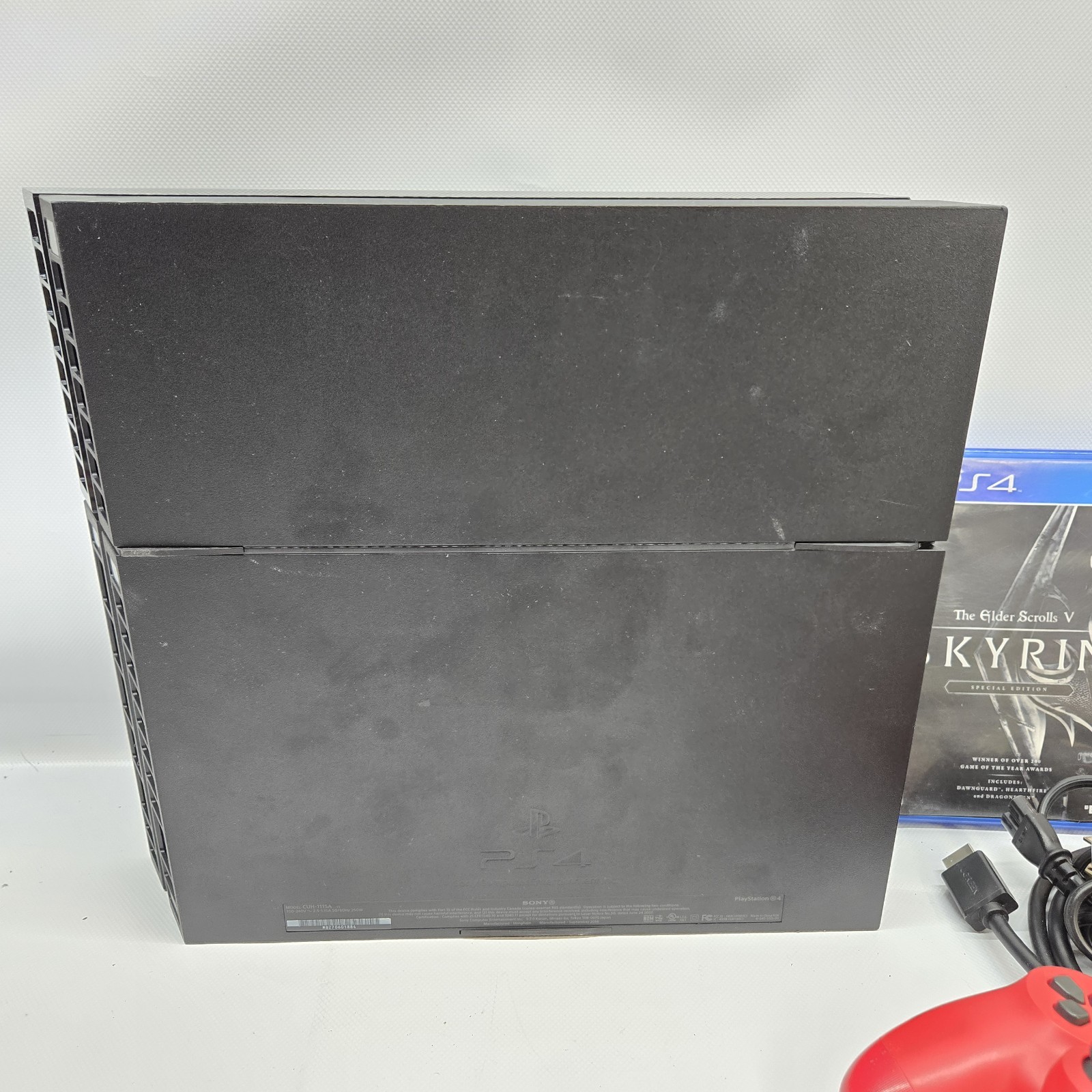 Sony PlayStation 4 PS4 CUH-1115A 500GB Black Console Bundle Skyrim Cords Control