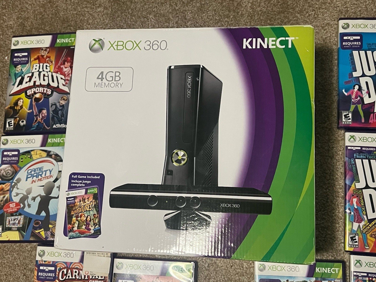 Xbox 360 4GB Console With Kinect Bundle W / Box and 8 Games Clean Tested