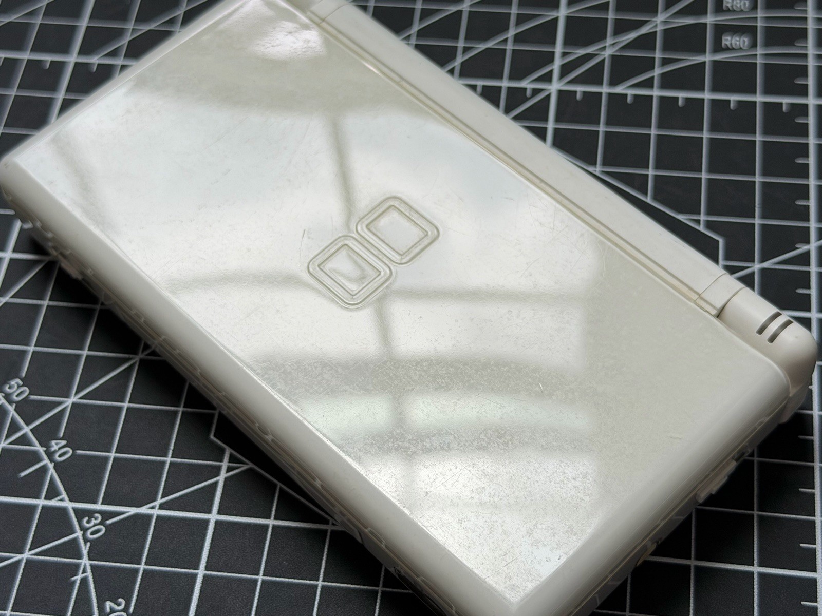 Nintendo DS Lite Used OEM White W/ R4 & 2GB SD – 100% Tested Region Free