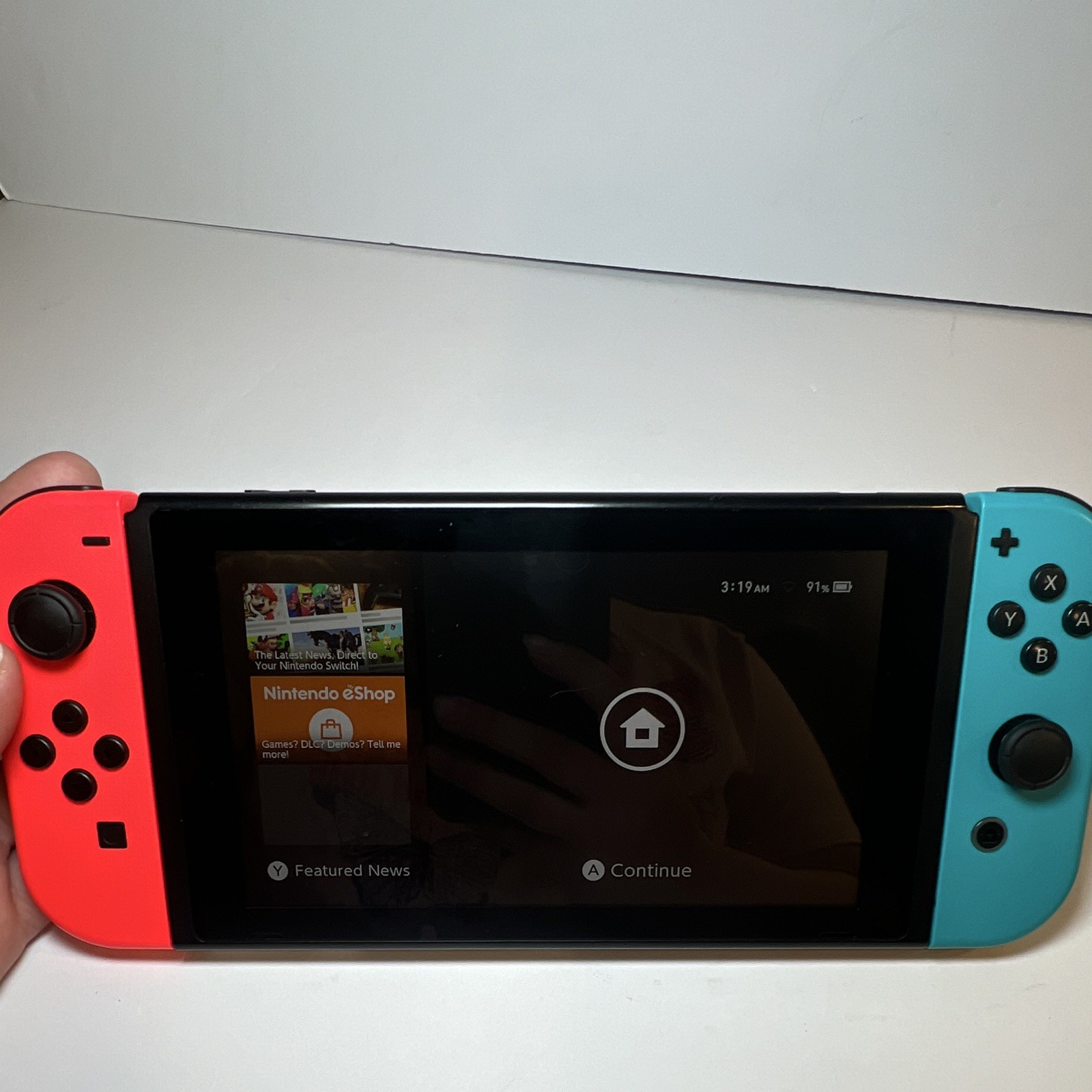 Nintendo Switch HAC-001 Black w/ Red & Blue Joy-Con Wi-Fi USB-C Headphone Jack