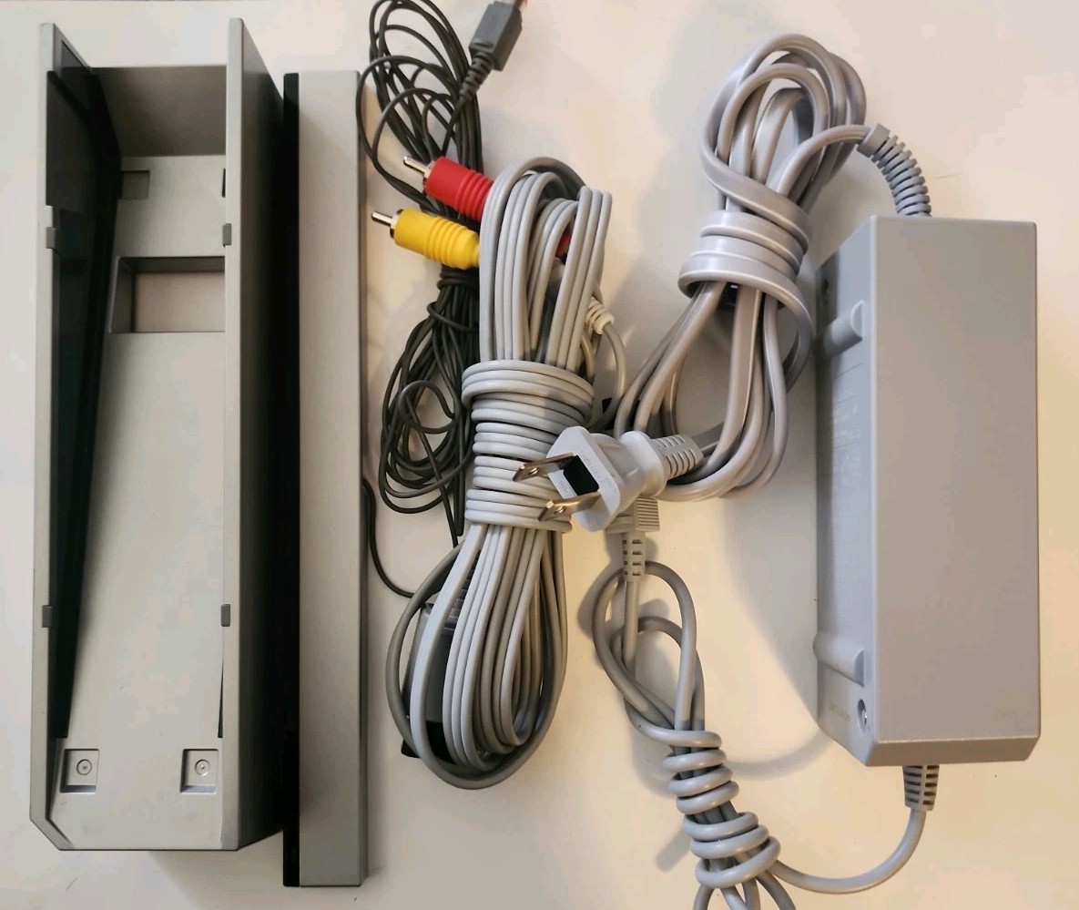 Black Nintendo Wii RVL-001 Motion Plus Console 2 Controllers Cables Mount Works!