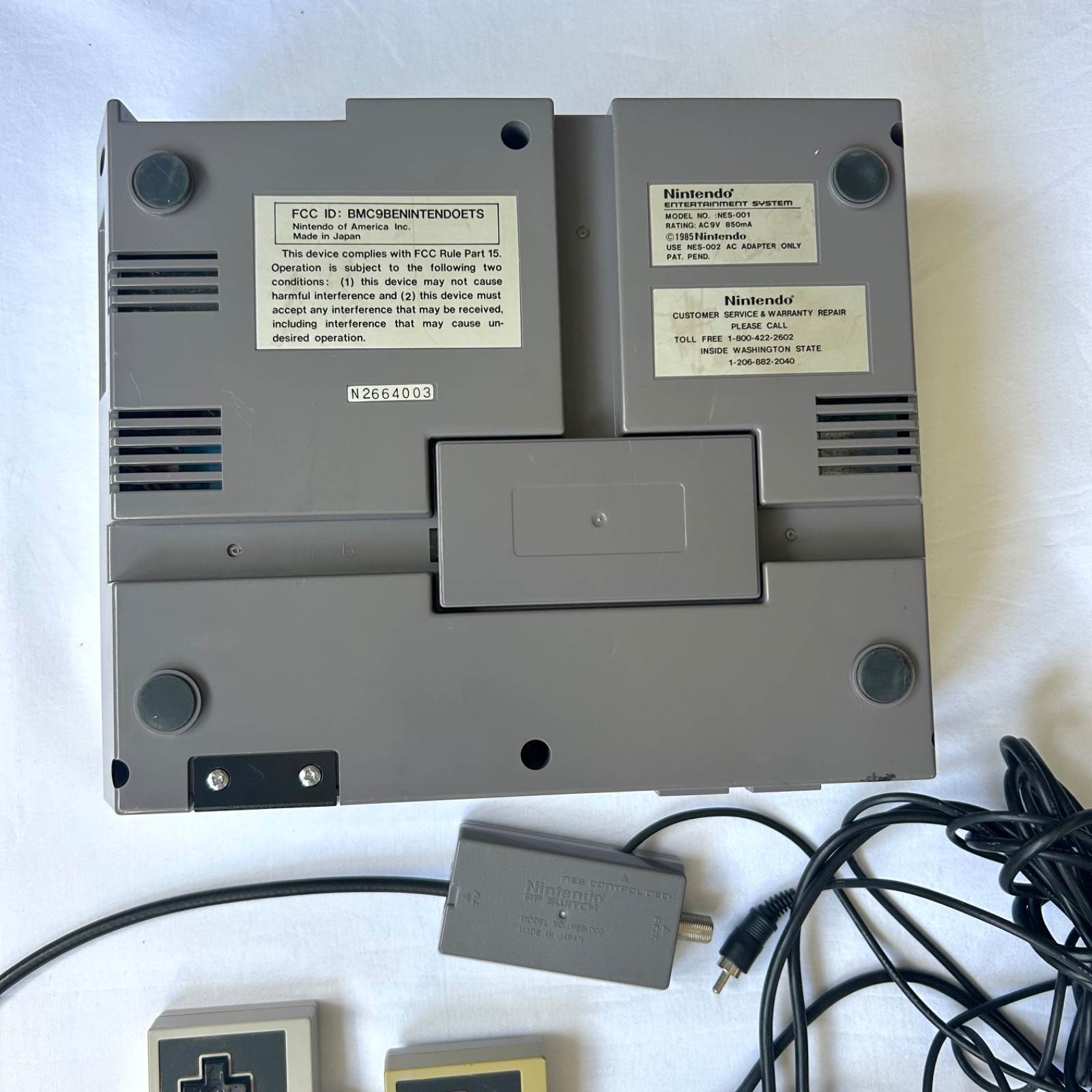1985 Nintendo NES-001 Console – White/Gray 2 Controllers 5 Games
