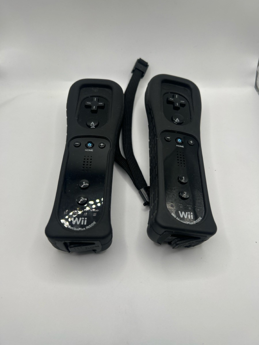 2 NINTENDO RVL-036 CONTROLLERS (SBL015848)