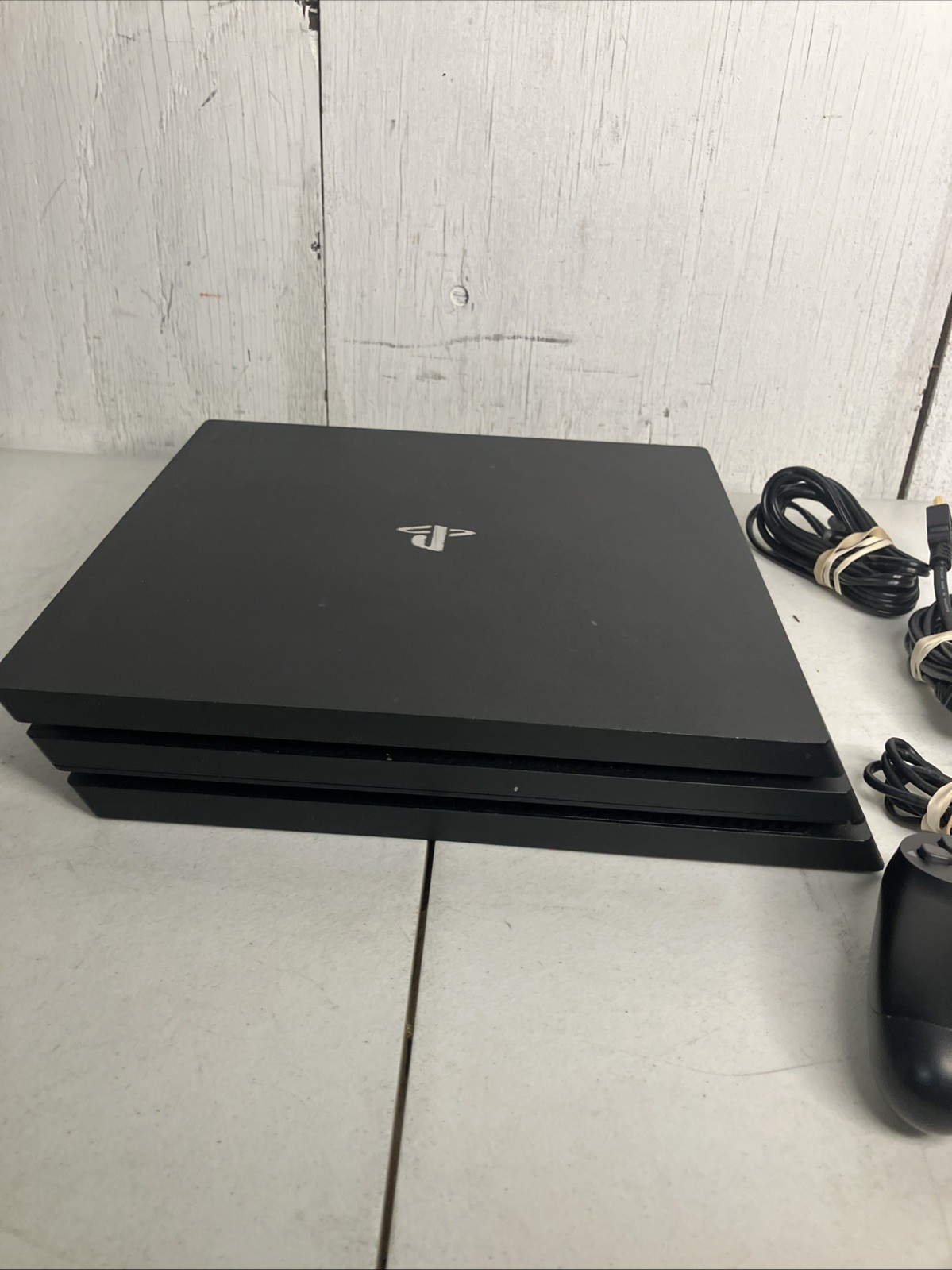 Sony PlayStation 4 Pro PS4 1TB Console – Black CUH-7215B TESTED w/ Controller