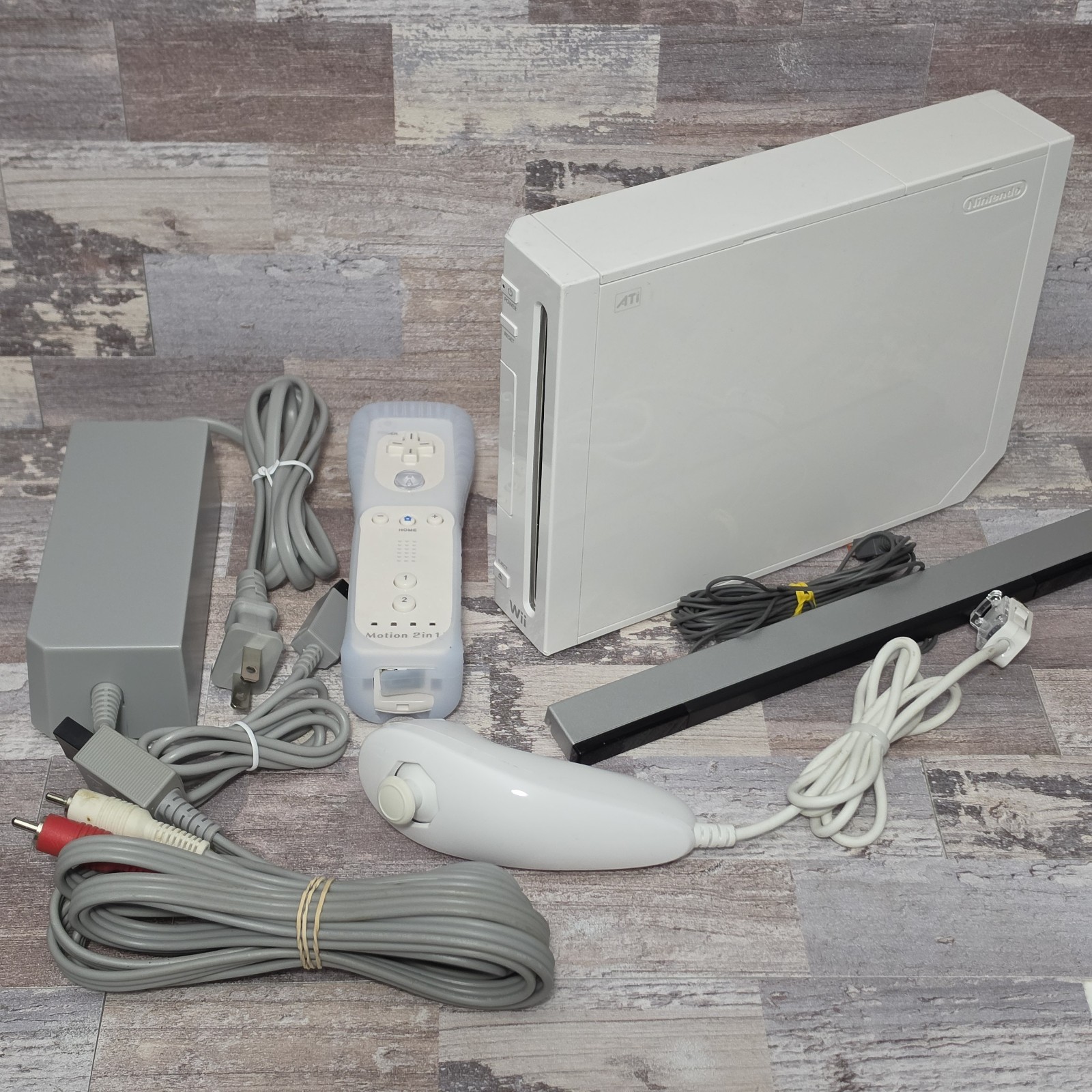 Nintendo Wii Console Bundle RVL-001 System Tested Works GameCube Compatible