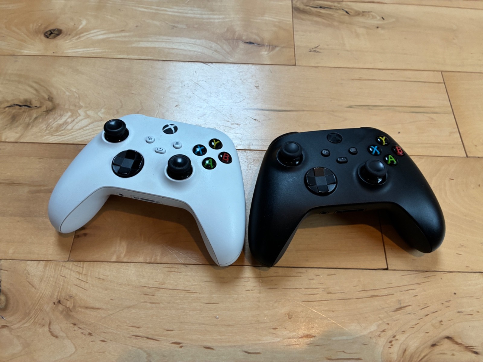 Xbox Series S 512GB White With 2 Wireless Controllers (stick drift) + All Cables