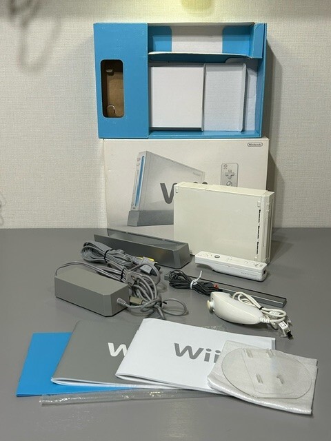 Nintendo Wii Console RVL-001 Japanese Model Complete in Box & 13 Games