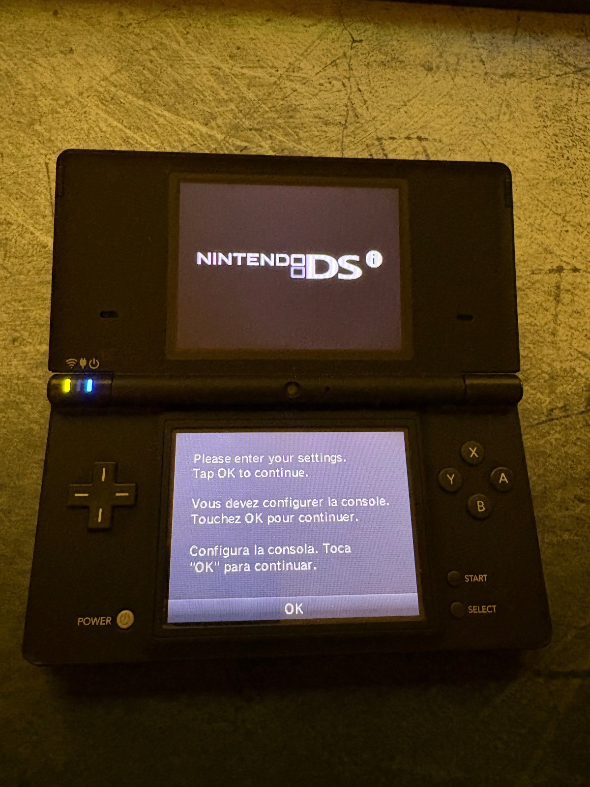 Nintendo DSi Handheld Console w/ OEM Charger (Color: Matte Black) TESTED