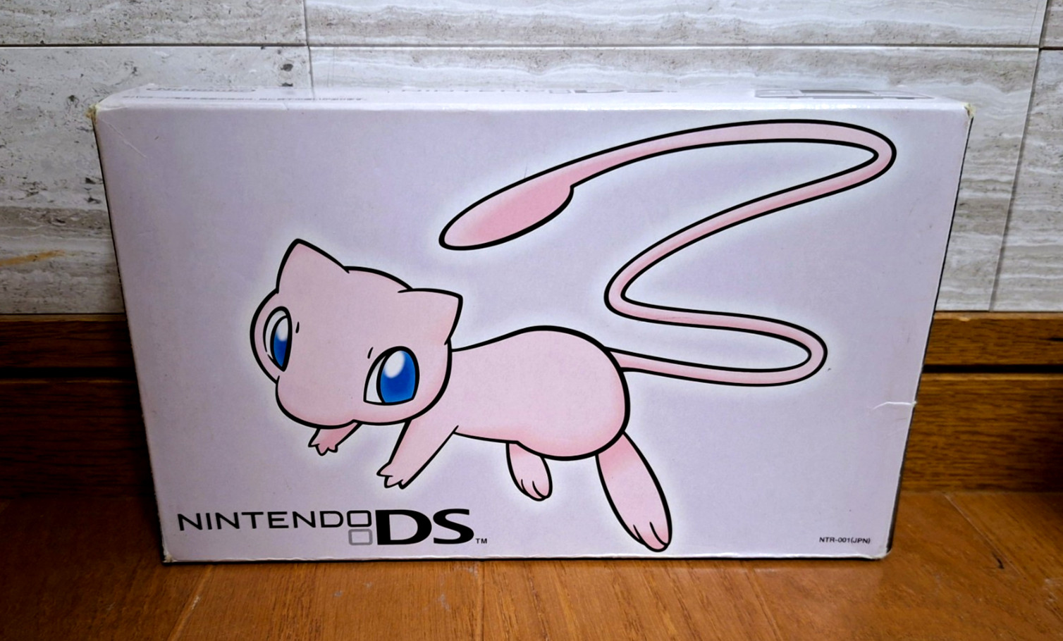 Nintendo DS Mew Limited Edition Pokemon Center Console *GREAT BOX* 2