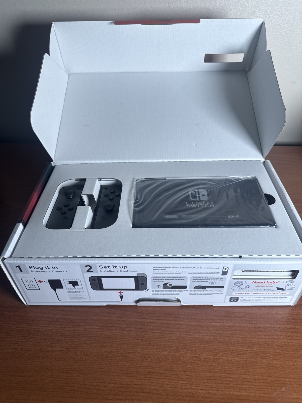 Nintendo Switch HAC-001 32GB Console with Gray Joy‑Con W Box Complete.