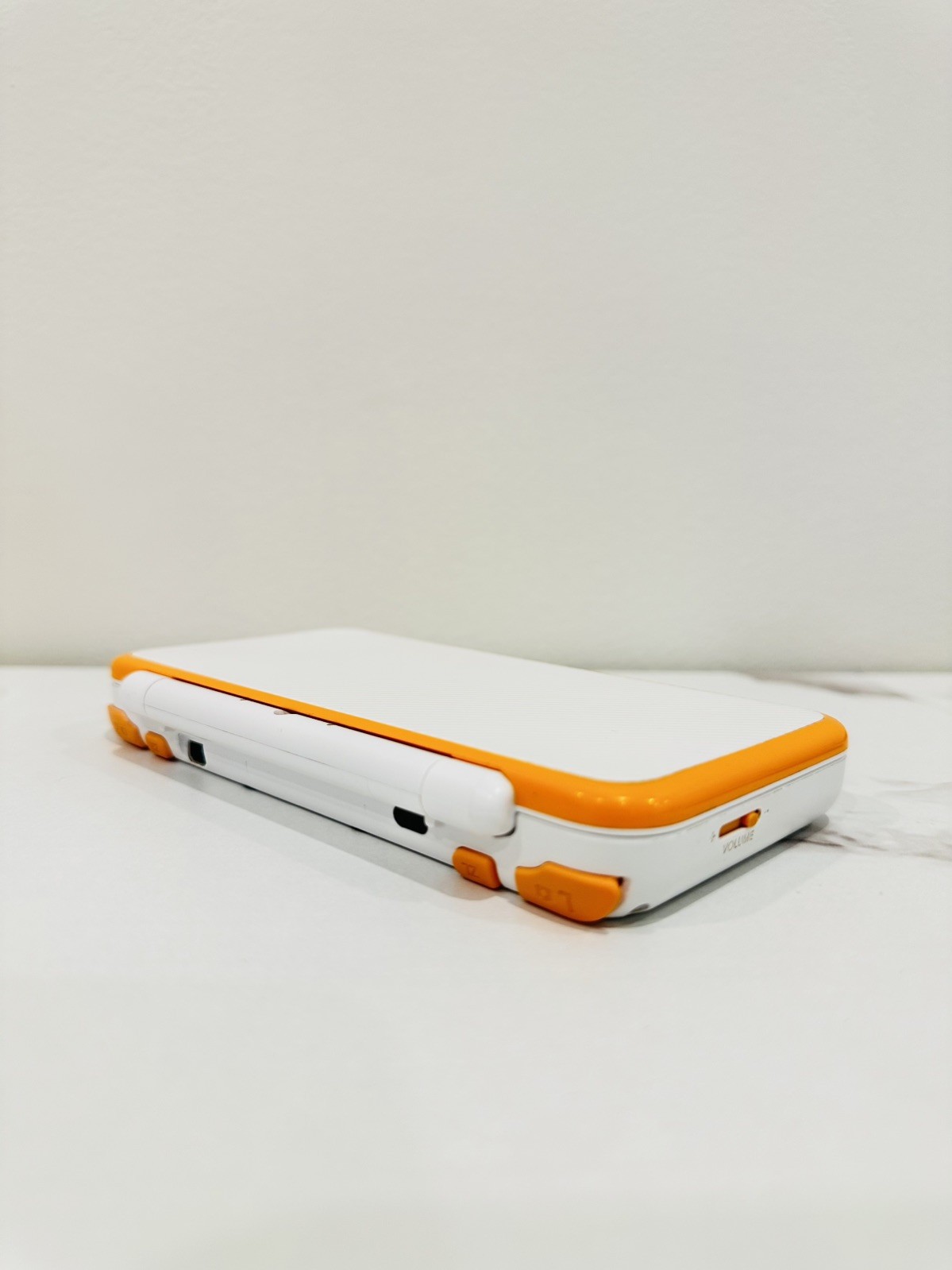 Nintendo New 2DS XL White Orange w/ 5 Games 32GB SD Charger Case Stylus Tested