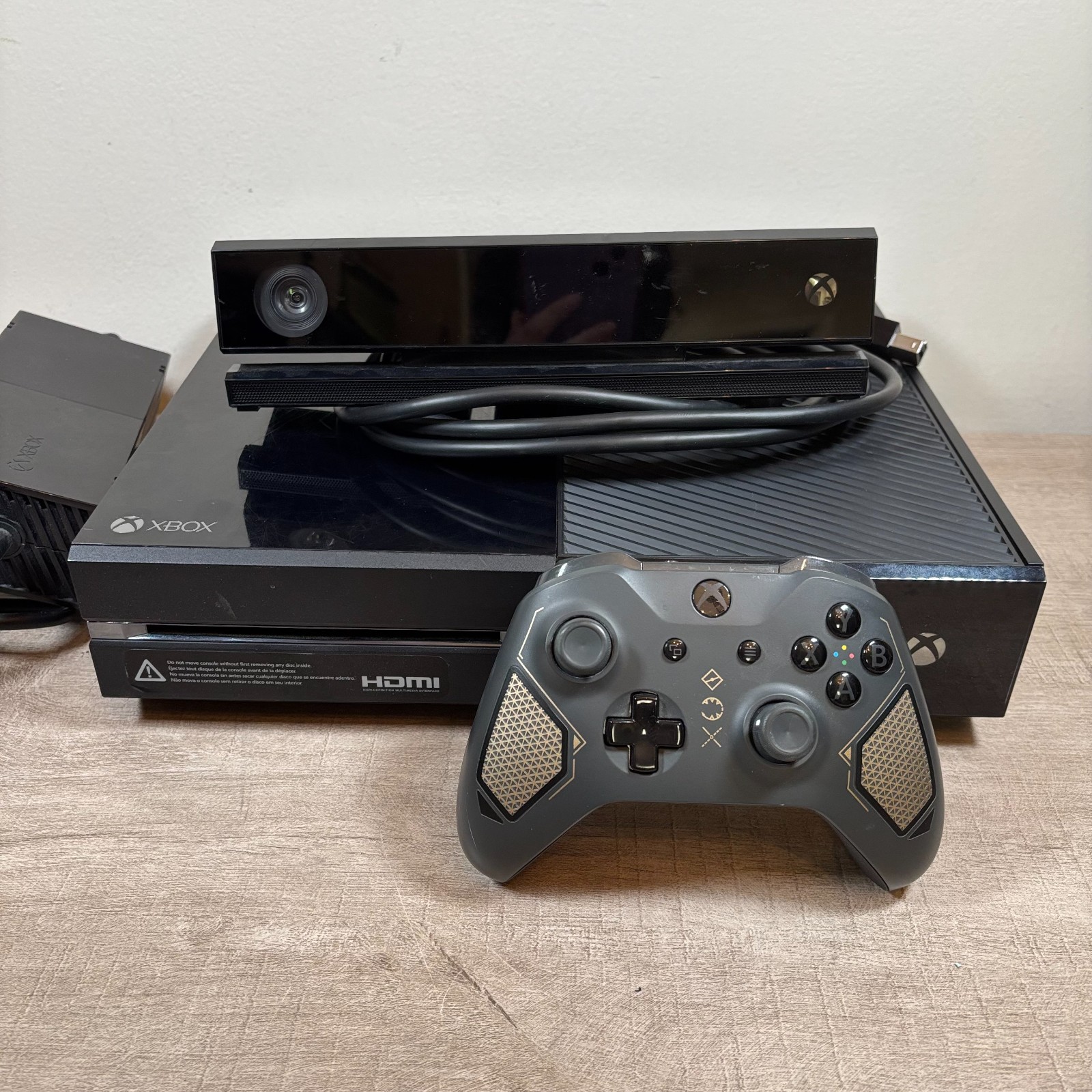 Microsoft Xbox One Black Console 1540 Kinect Motion Sensor & Controller Tested