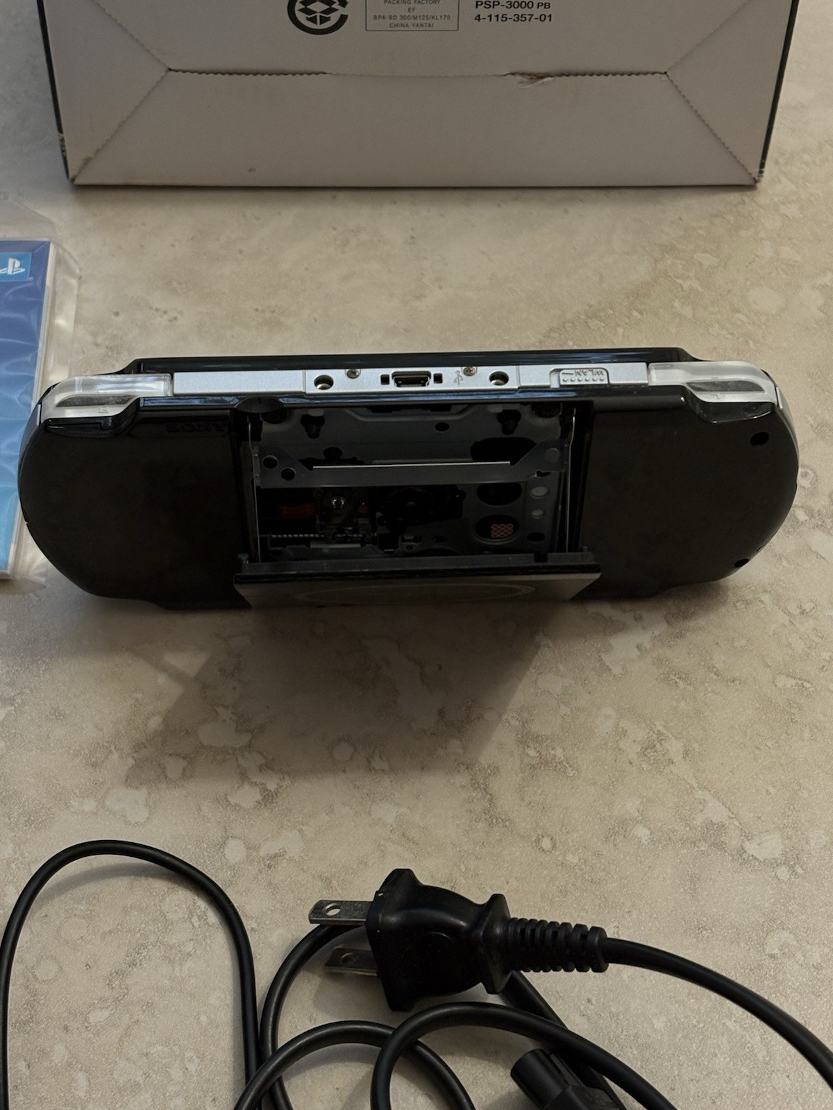 Sony PSP-3000 Console Piano Black Complete in box Region free – Very Good